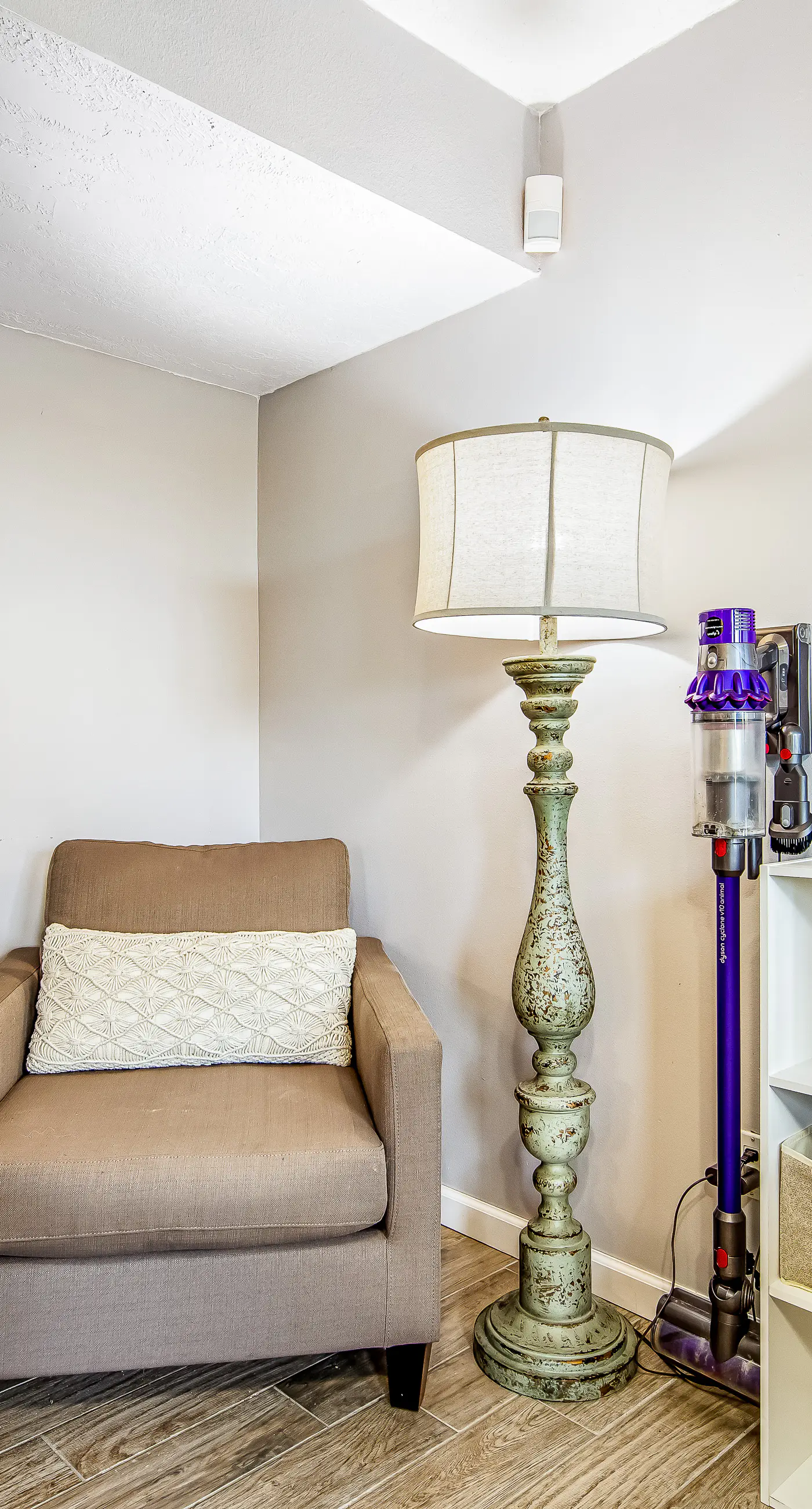 Beachfront condo with balcony, pools, sauna & ocean views - snowbird-friendly