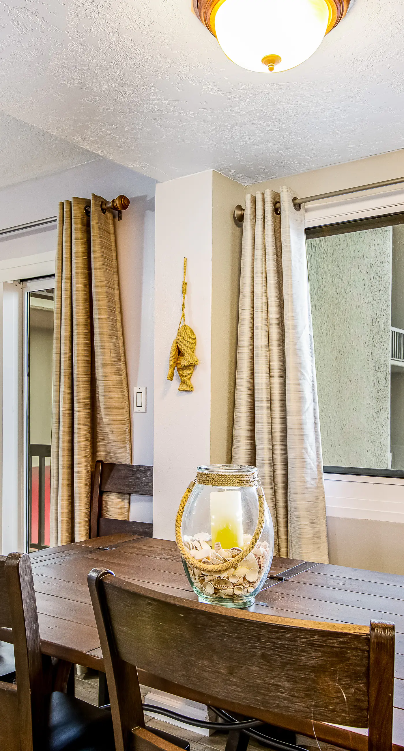 Beachfront condo with balcony, pools, sauna & ocean views - snowbird-friendly