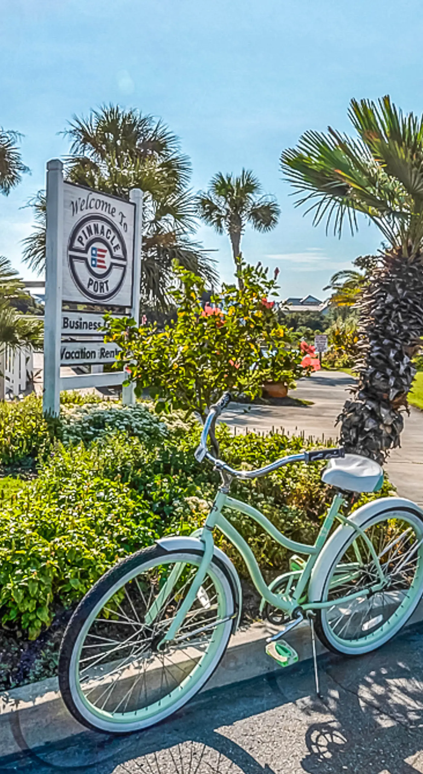 Beachfront condo with balcony, pools, sauna & ocean views - snowbird-friendly