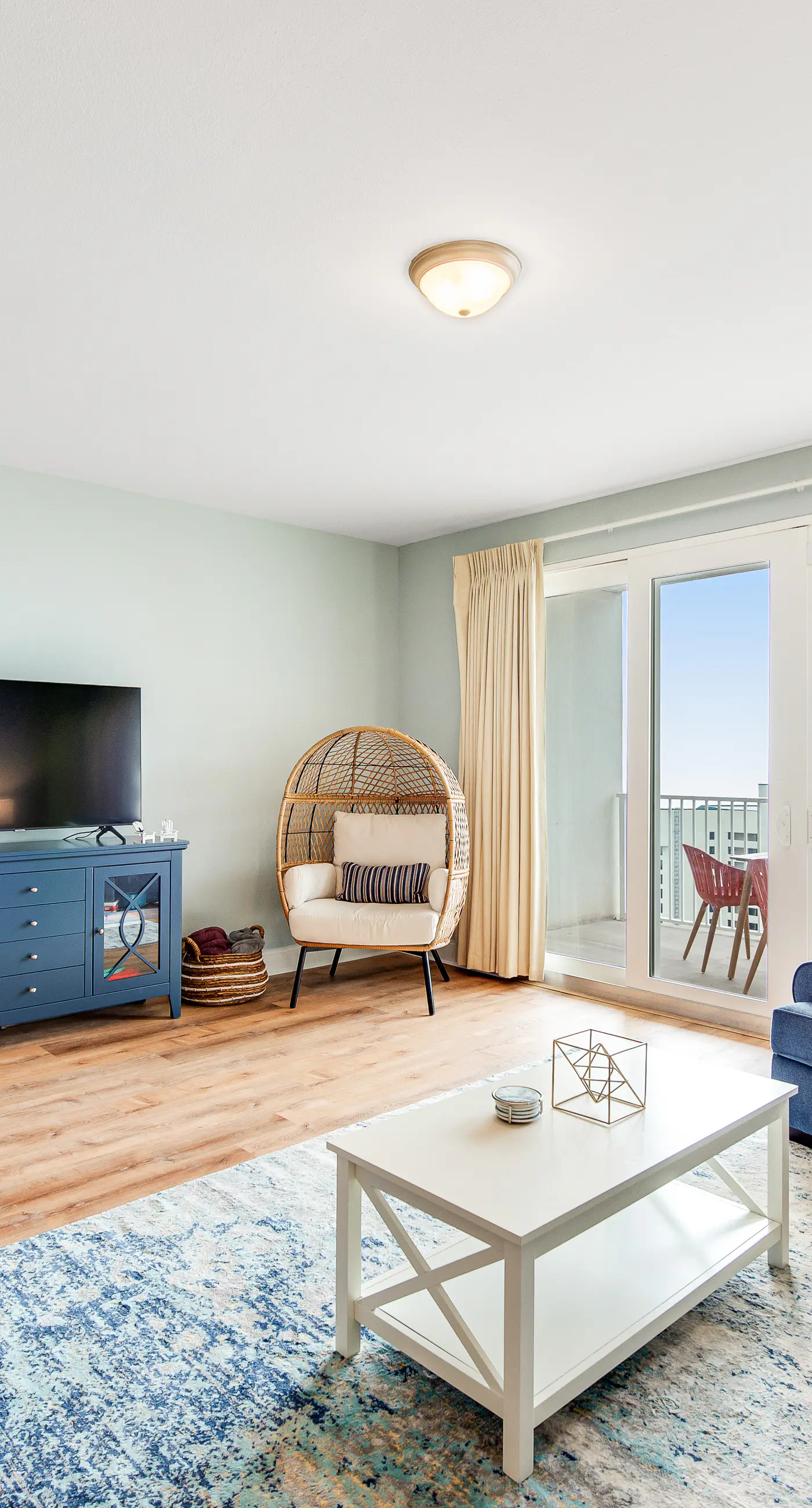 14th-Floor Condo w/Gulf Views, W/D, Shared Pools, Hot Tubs, WiFi, & Central A/C