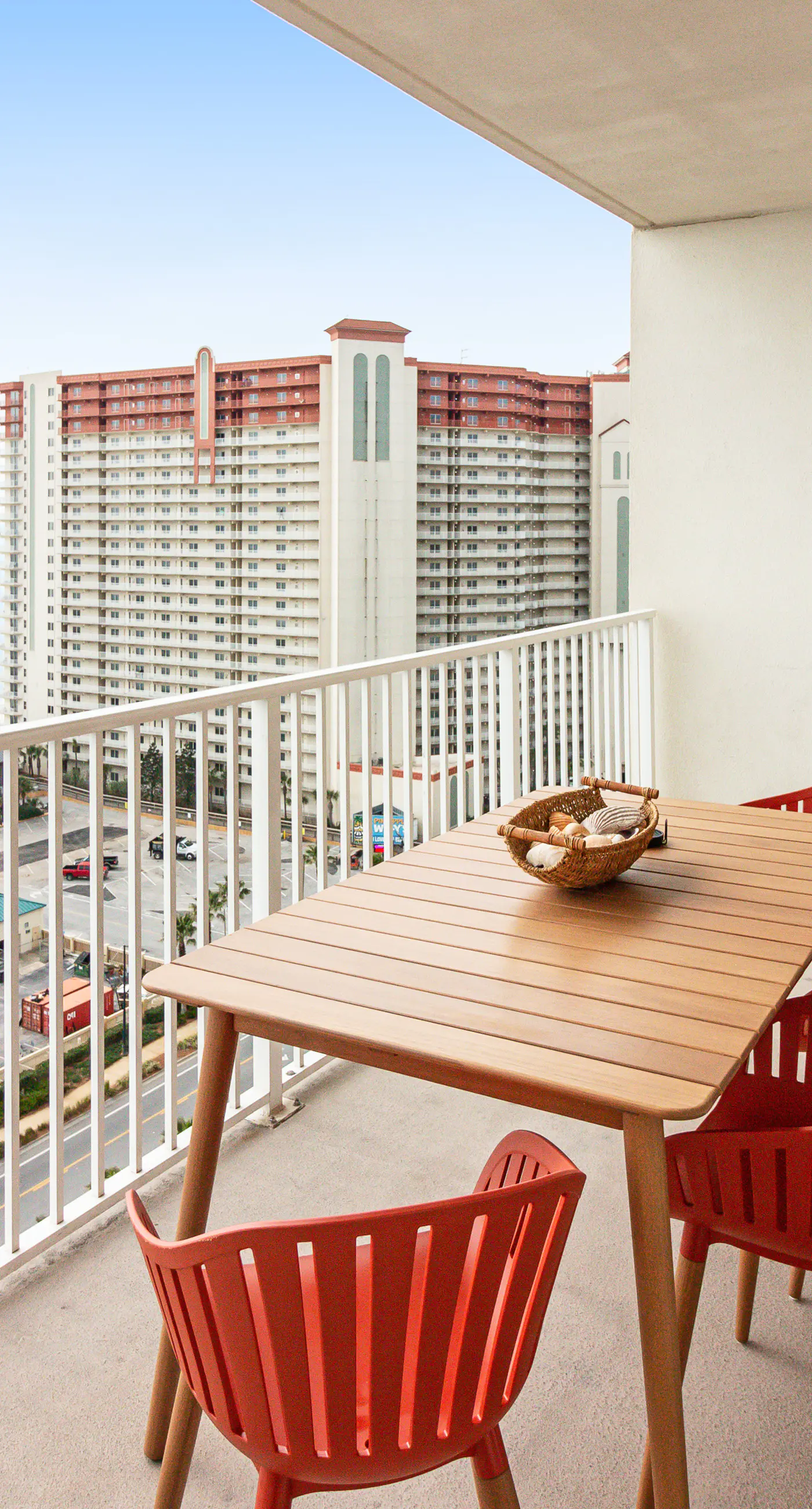 14th-Floor Condo w/Gulf Views, W/D, Shared Pools, Hot Tubs, WiFi, & Central A/C