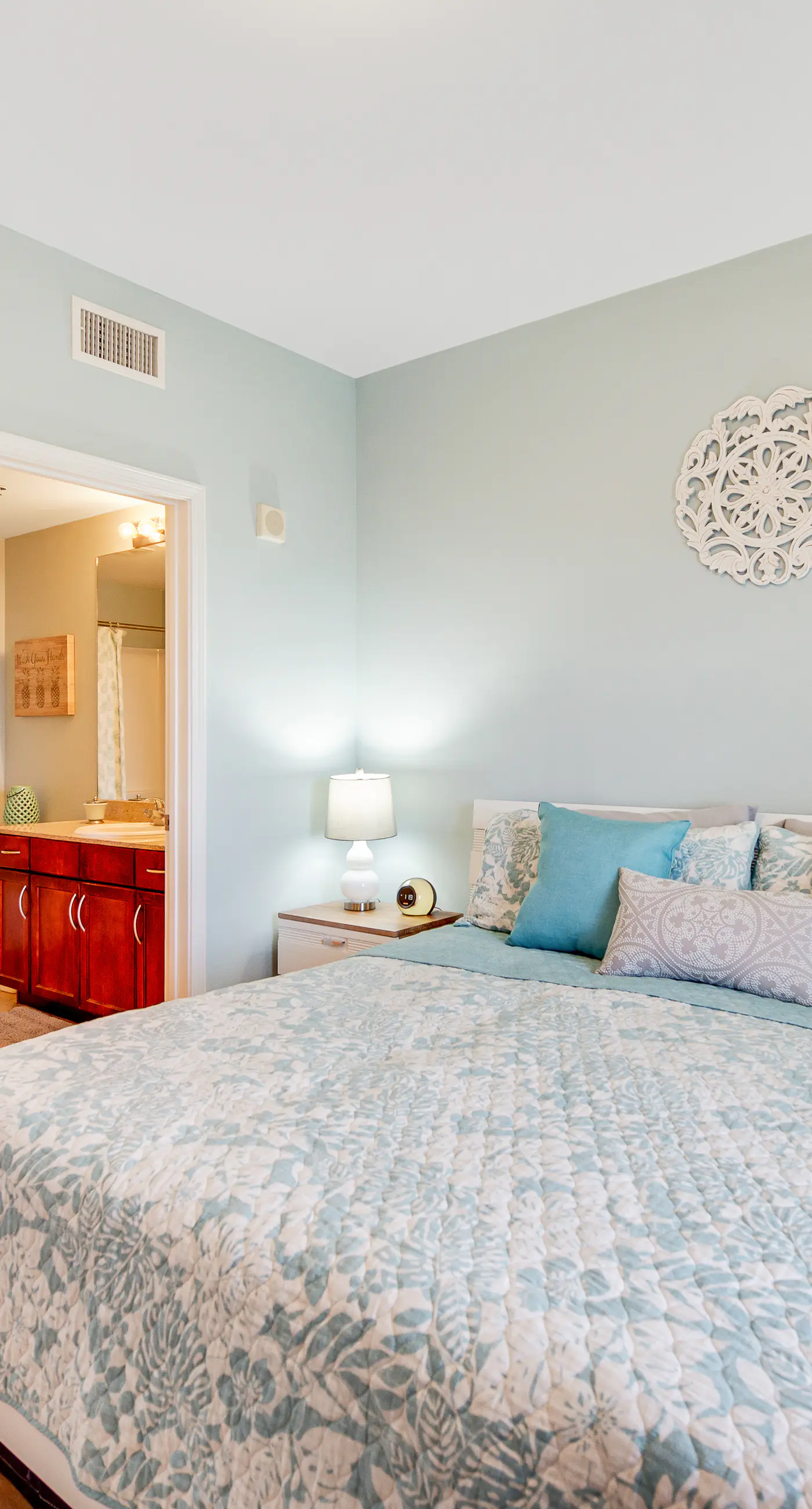 14th-Floor Condo w/Gulf Views, W/D, Shared Pools, Hot Tubs, WiFi, & Central A/C