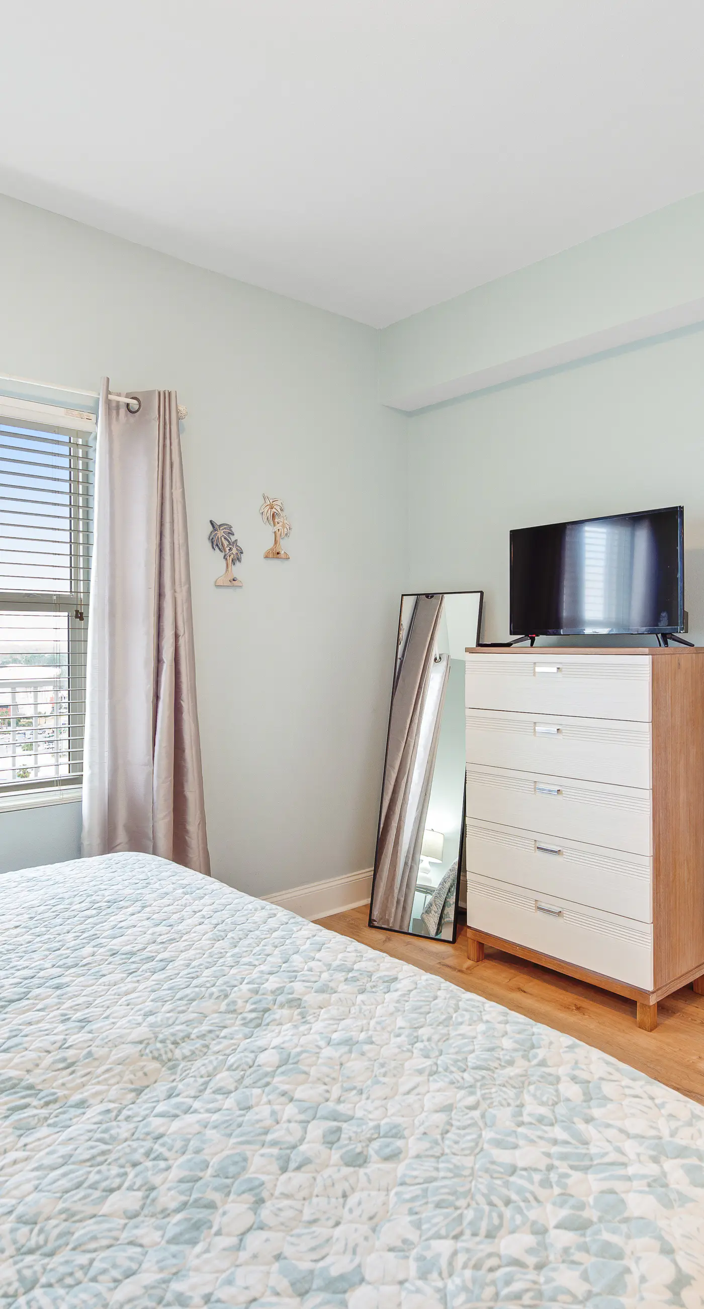 14th-Floor Condo w/Gulf Views, W/D, Shared Pools, Hot Tubs, WiFi, & Central A/C