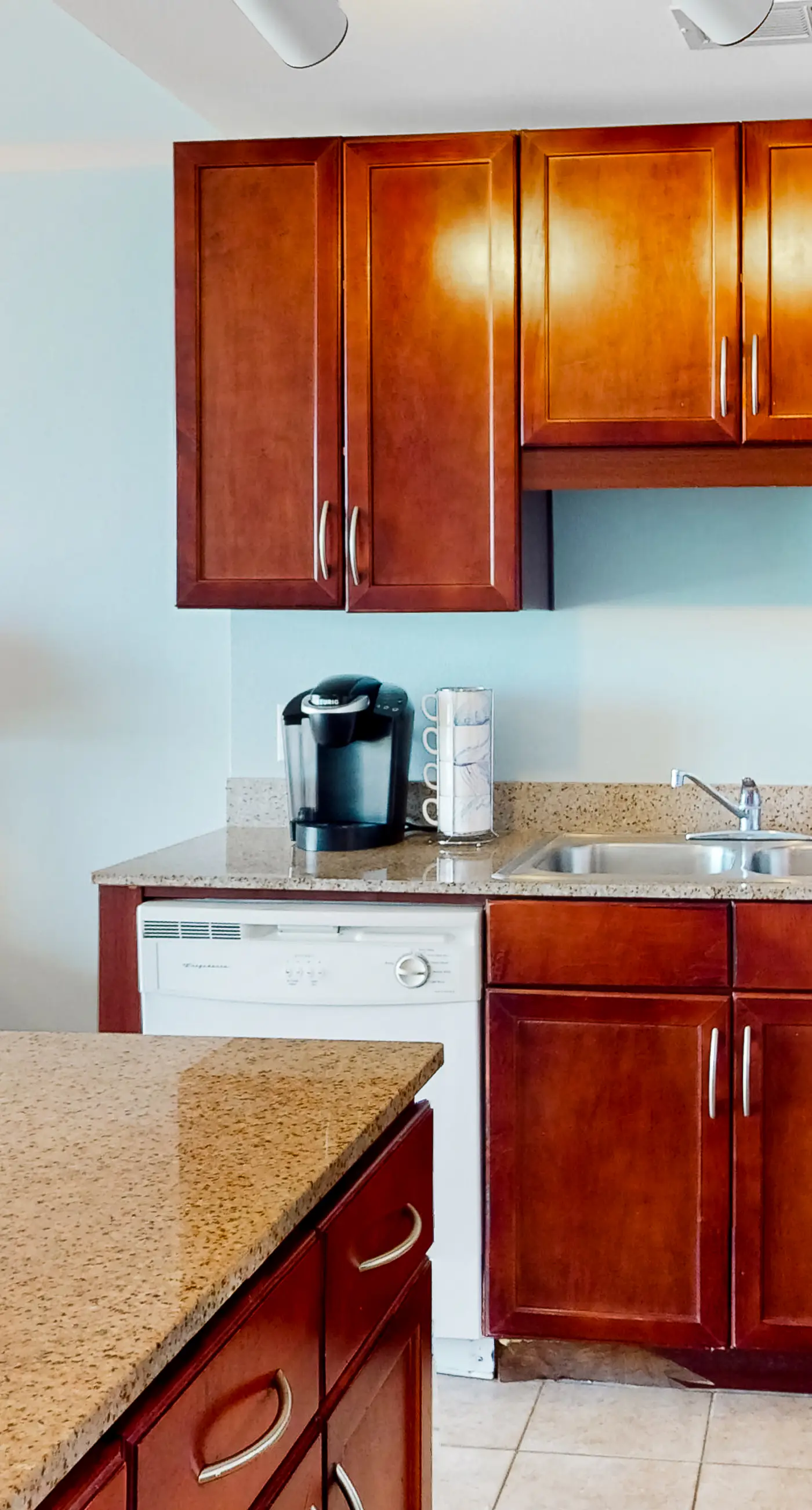 Gulf-view condo steps to beach with balcony, pools, hot tub & gym