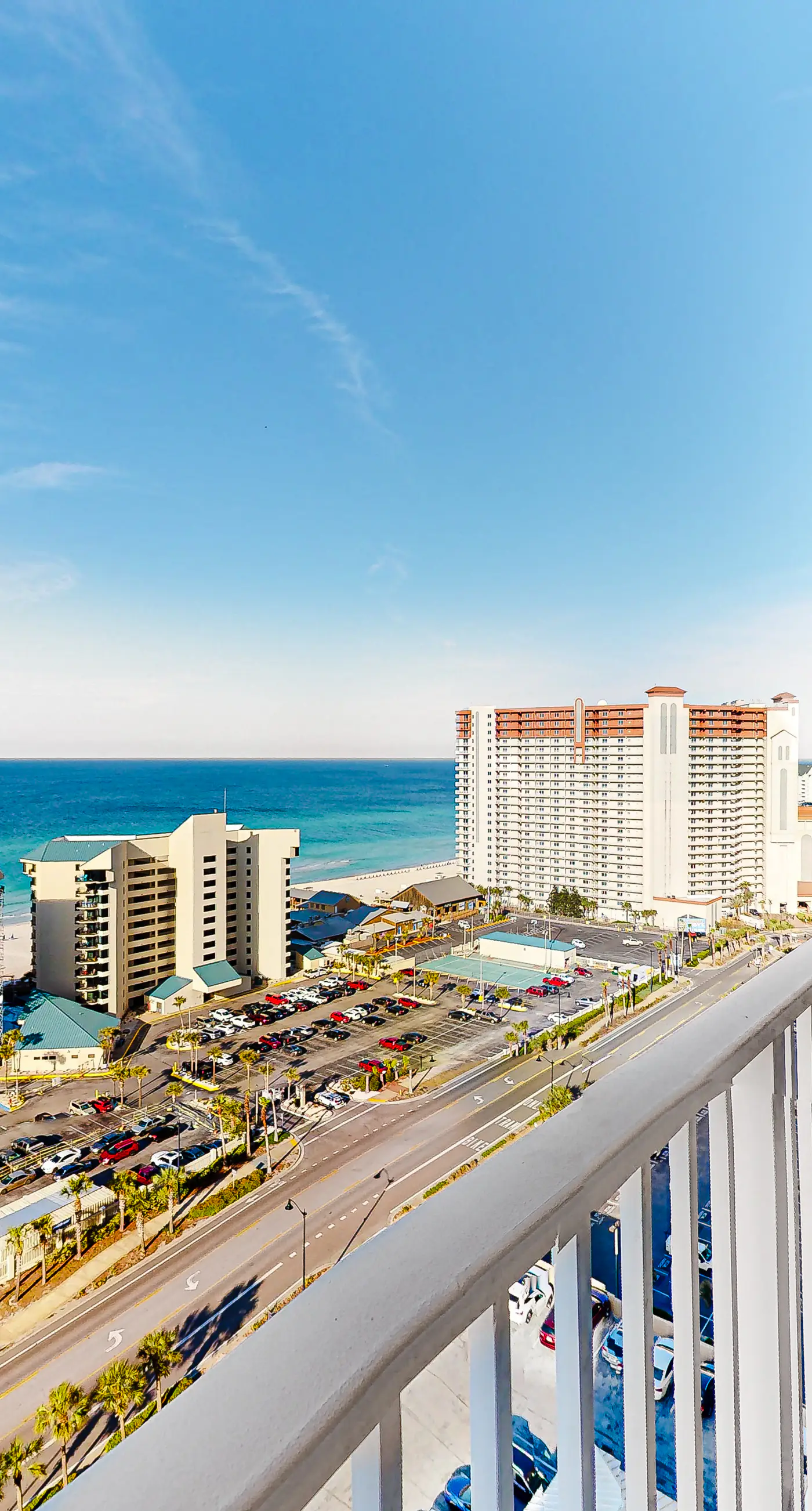 17th-floor condo with Gulf view, beach access, pools, hot tubs, gym & sauna