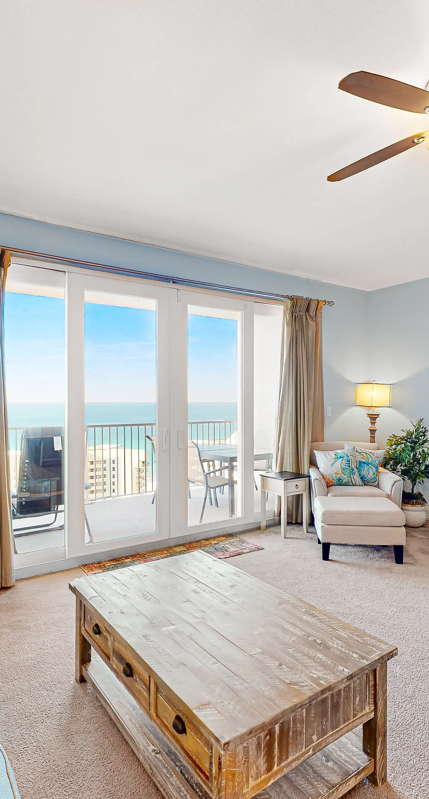 17th-floor condo with Gulf view, beach access, pools, hot tubs, gym & sauna