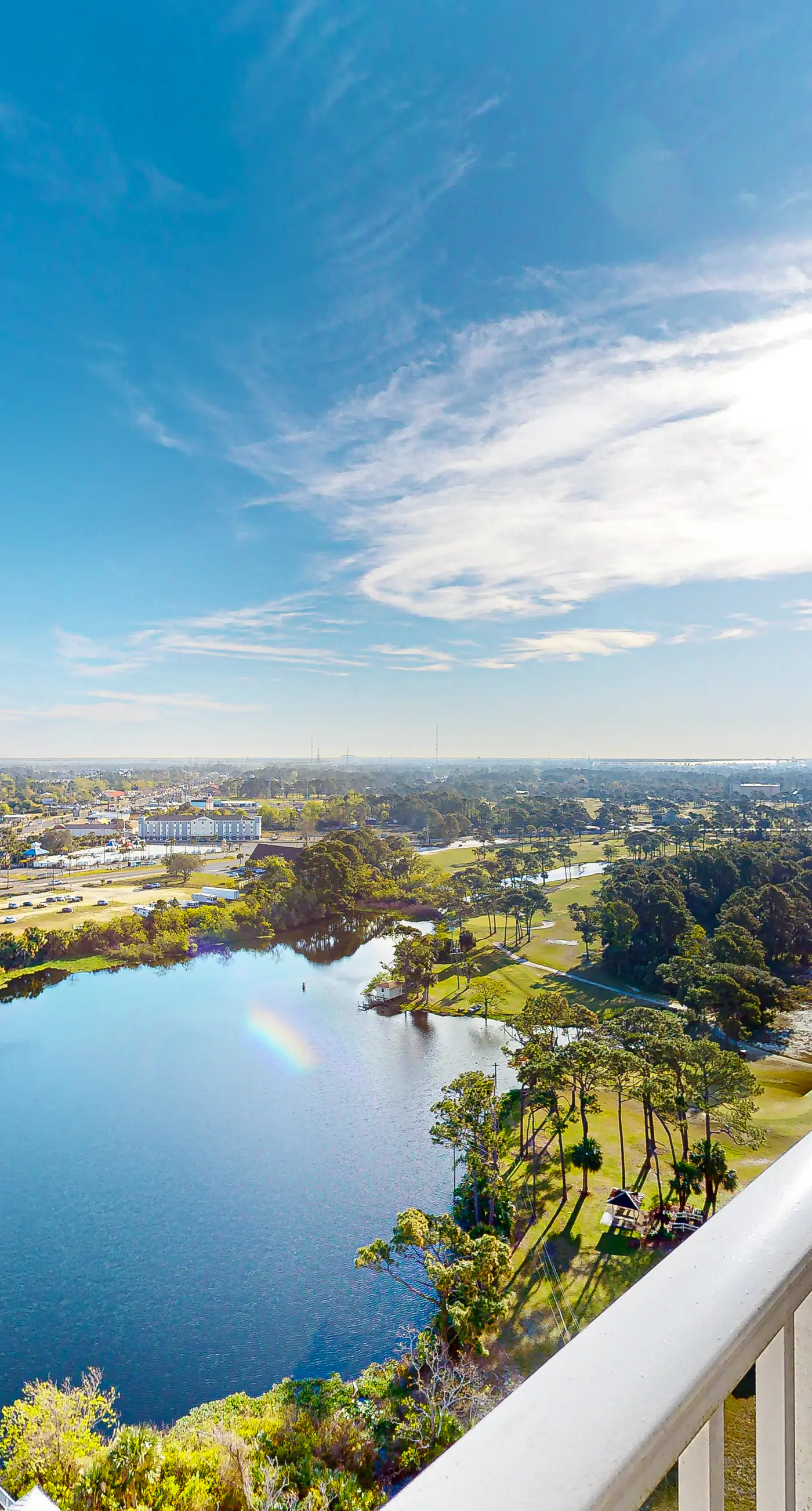 17th-floor condo with Gulf view, beach access, pools, hot tubs, gym & sauna