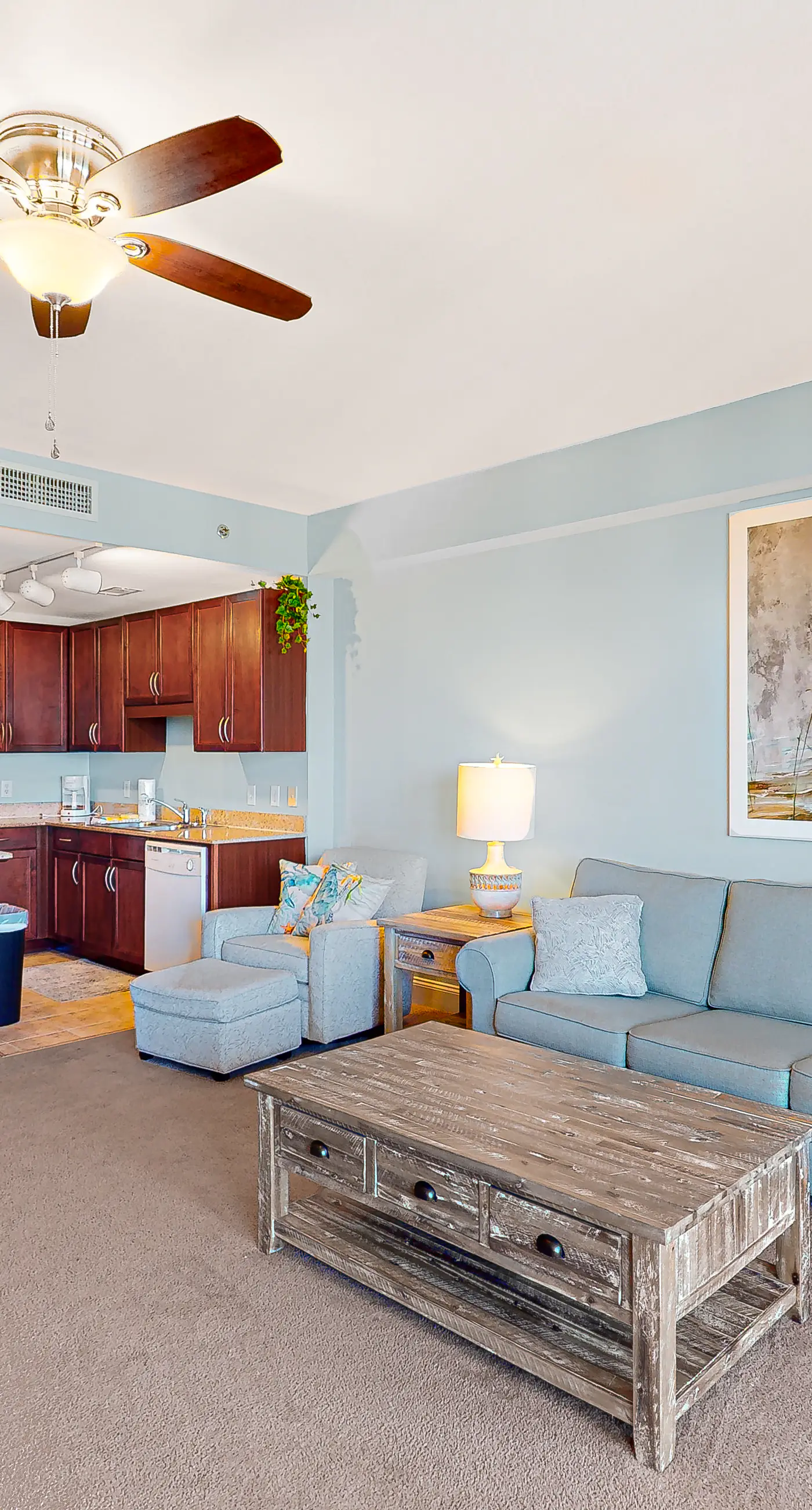 17th-floor condo with Gulf view, beach access, pools, hot tubs, gym & sauna