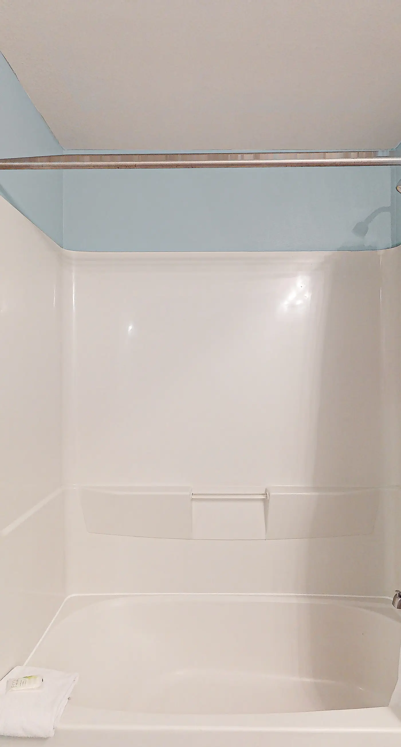 17th-floor condo with Gulf view, beach access, pools, hot tubs, gym & sauna