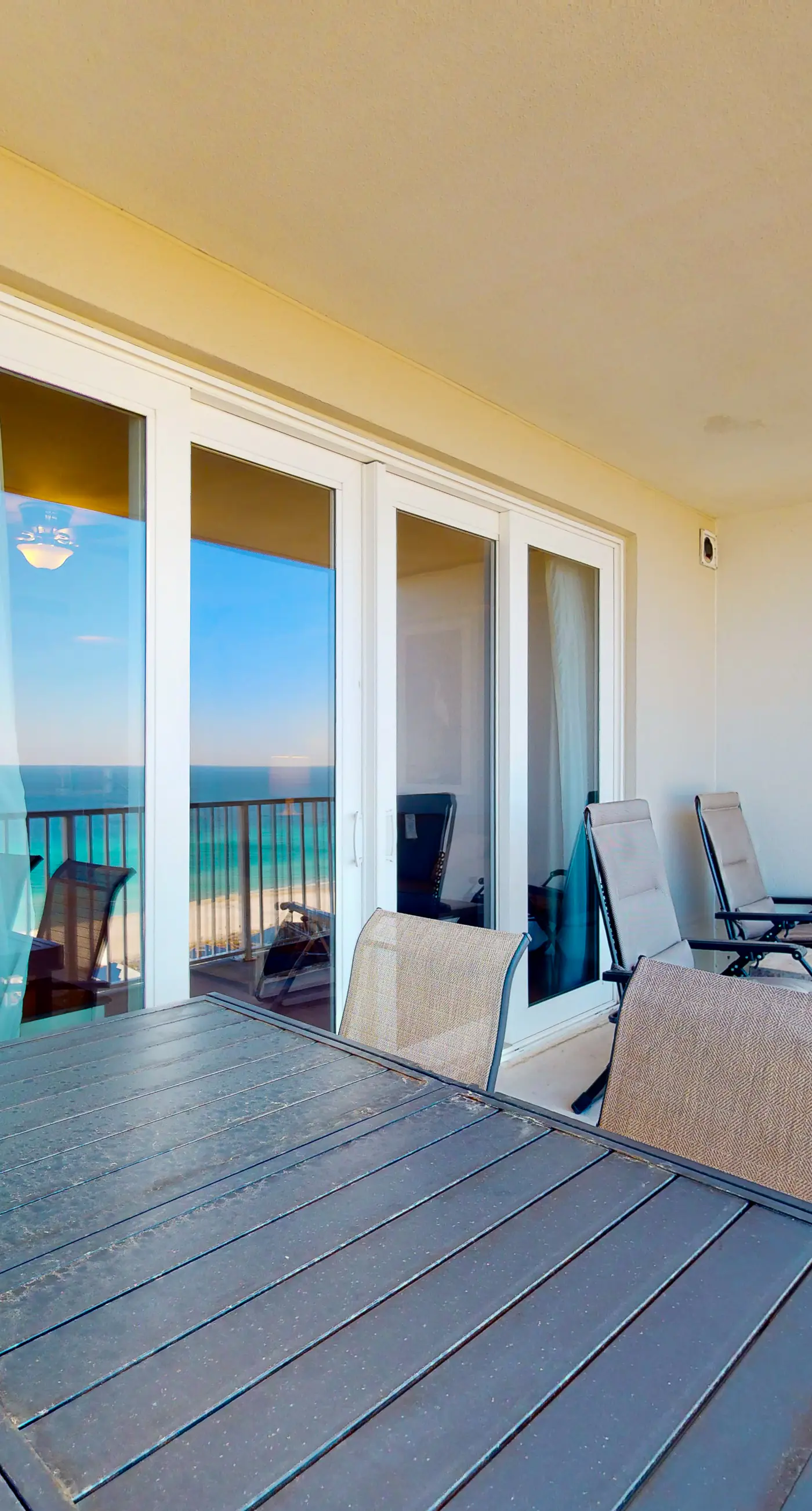 17th-floor condo with Gulf view, beach access, pools, hot tubs, gym & sauna