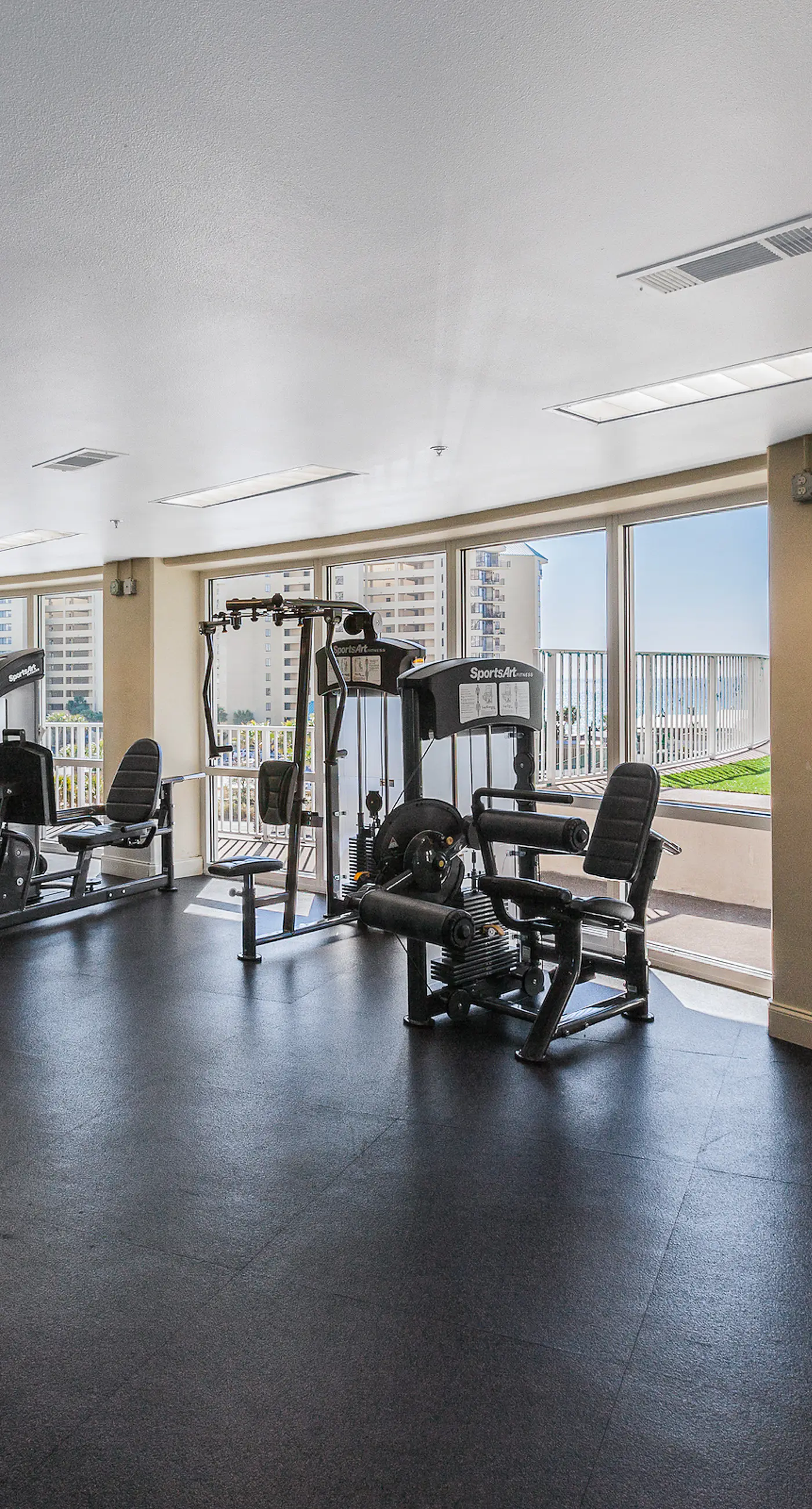 17th-floor condo with Gulf view, beach access, pools, hot tubs, gym & sauna