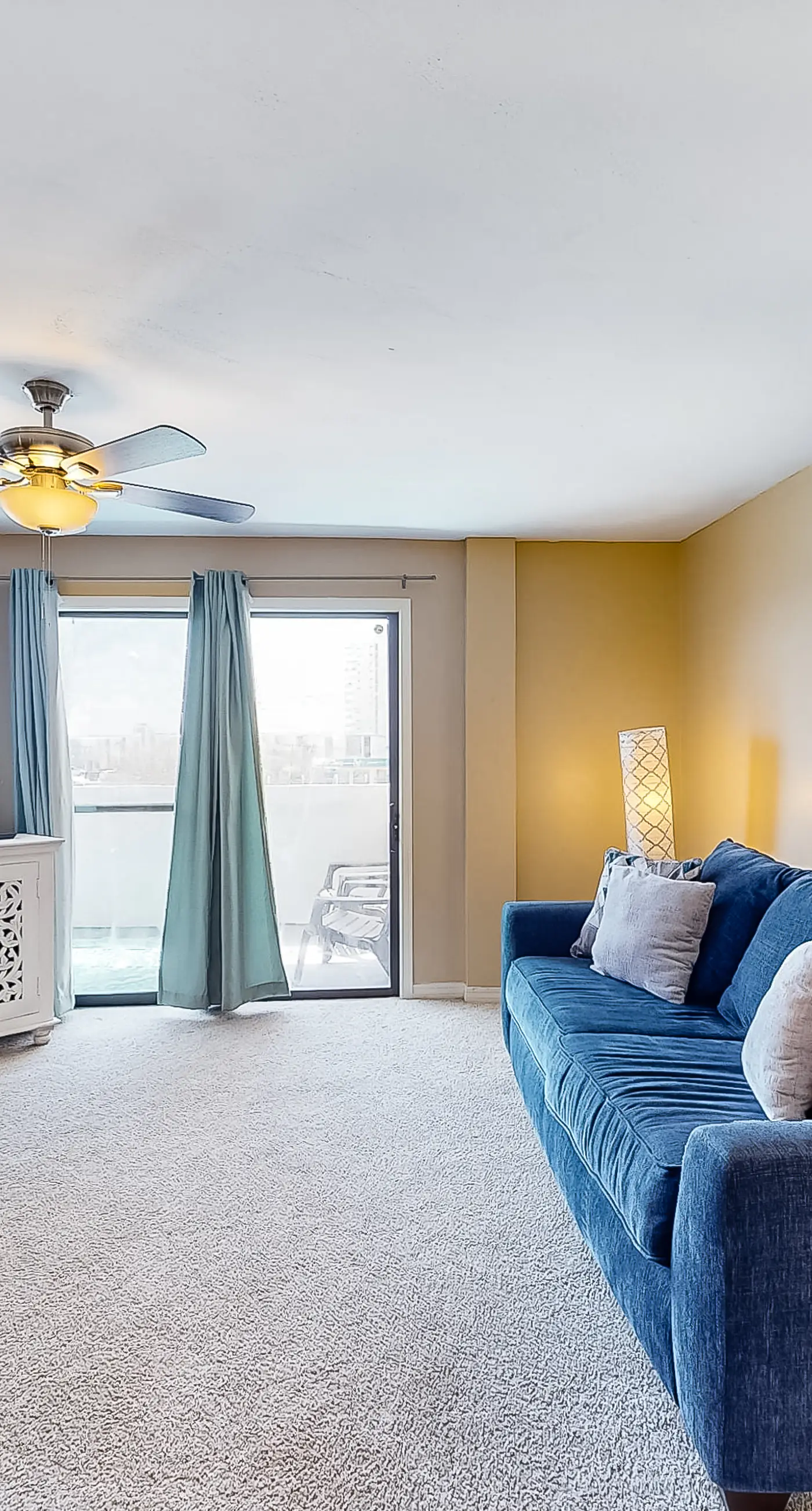 Cozy condo in paradise with pool, sauna & private dock - snowbird-friendly