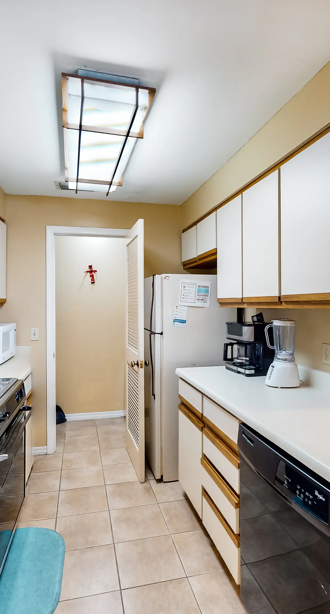 Cozy condo in paradise with pool, sauna & private dock - snowbird-friendly