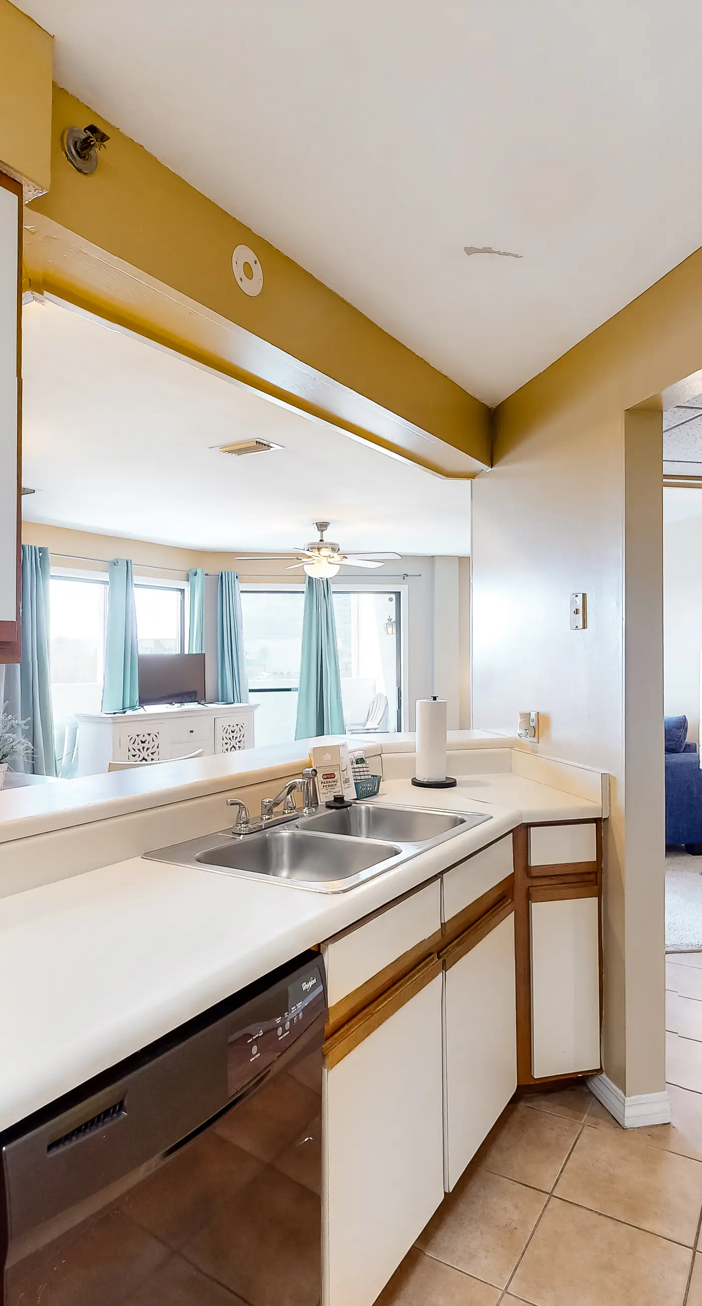 Cozy condo in paradise with pool, sauna & private dock - snowbird-friendly