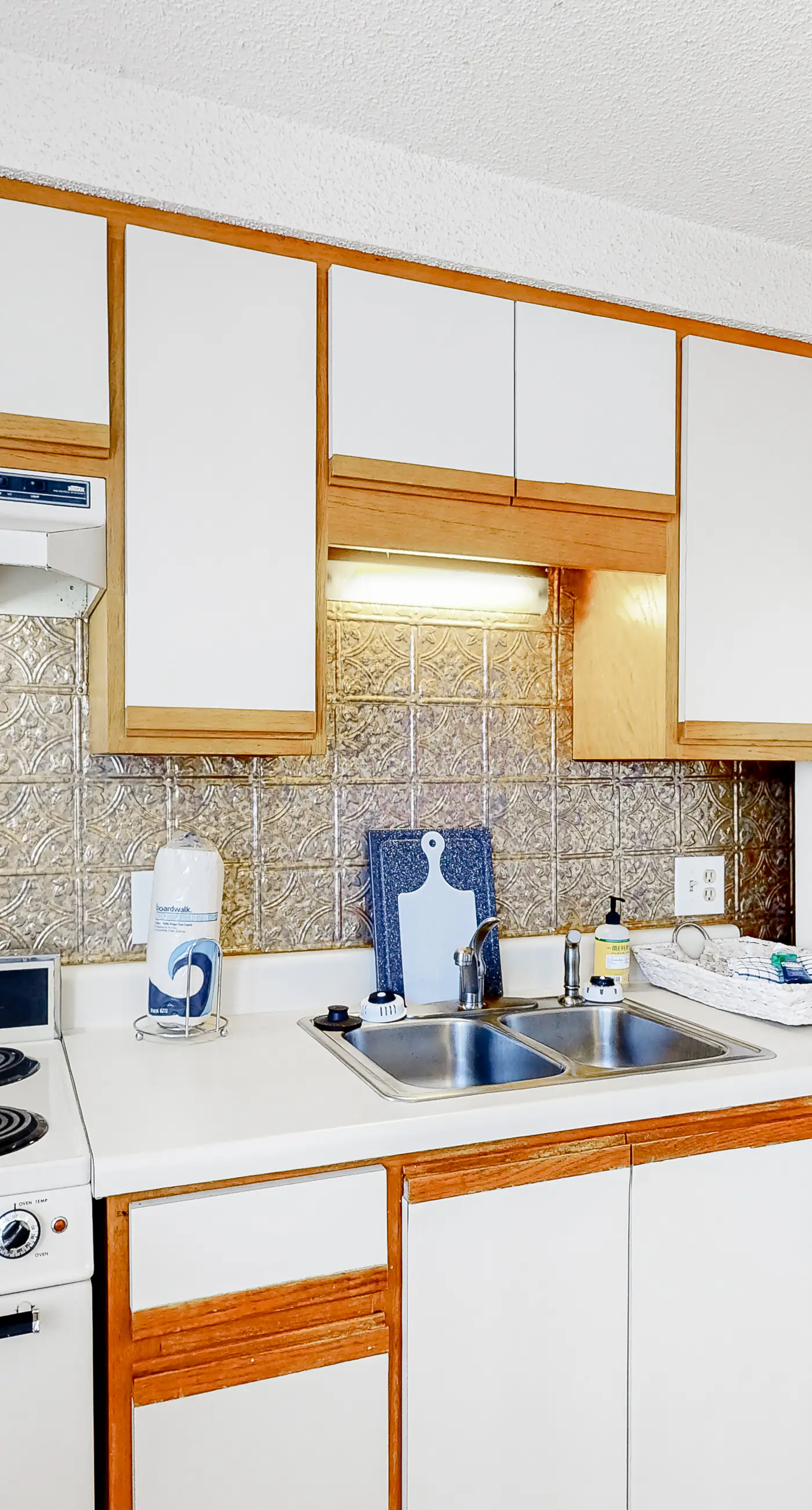 Water-view studio with pool, central AC, tennis & sauna