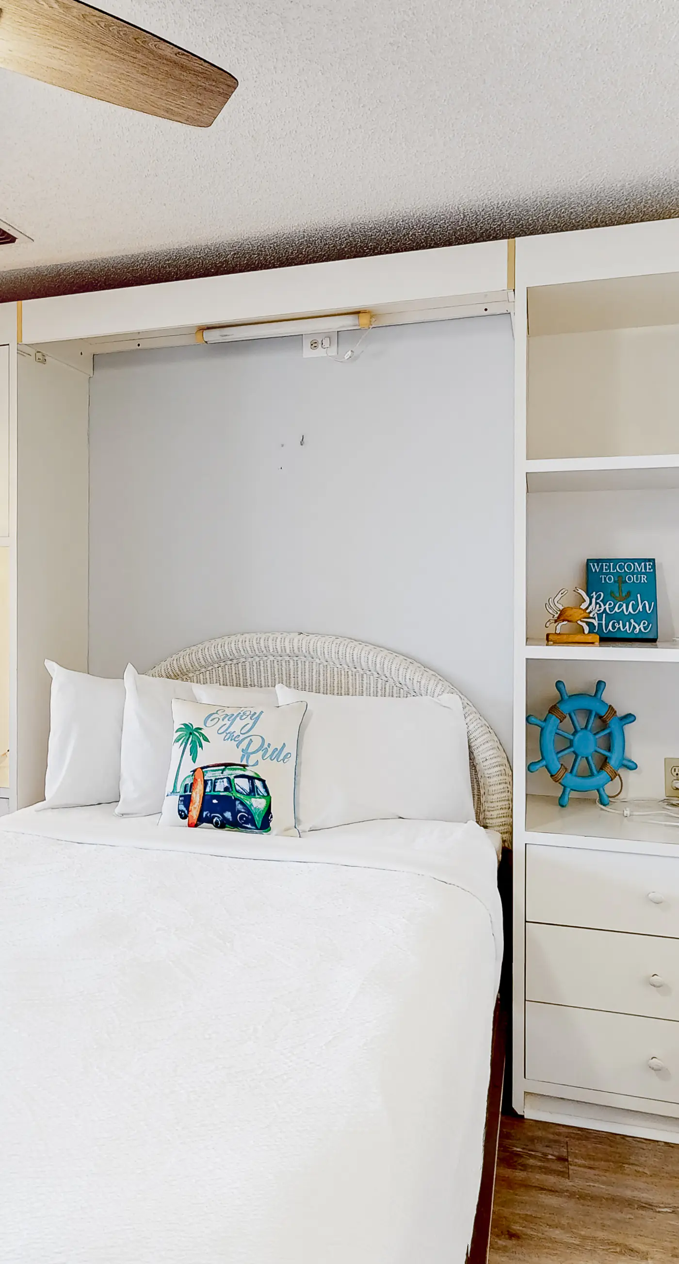 Water-view studio with pool, central AC, tennis & sauna