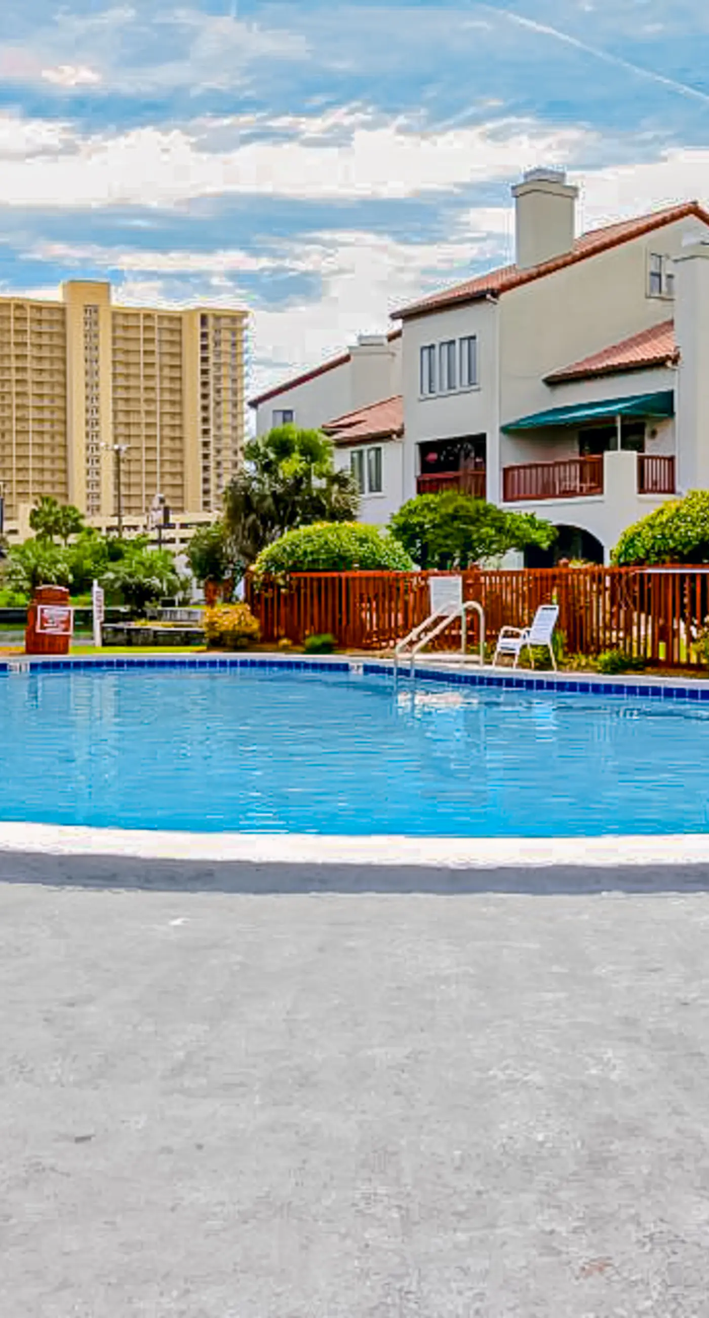 Water-view studio with pool, central AC, tennis & sauna