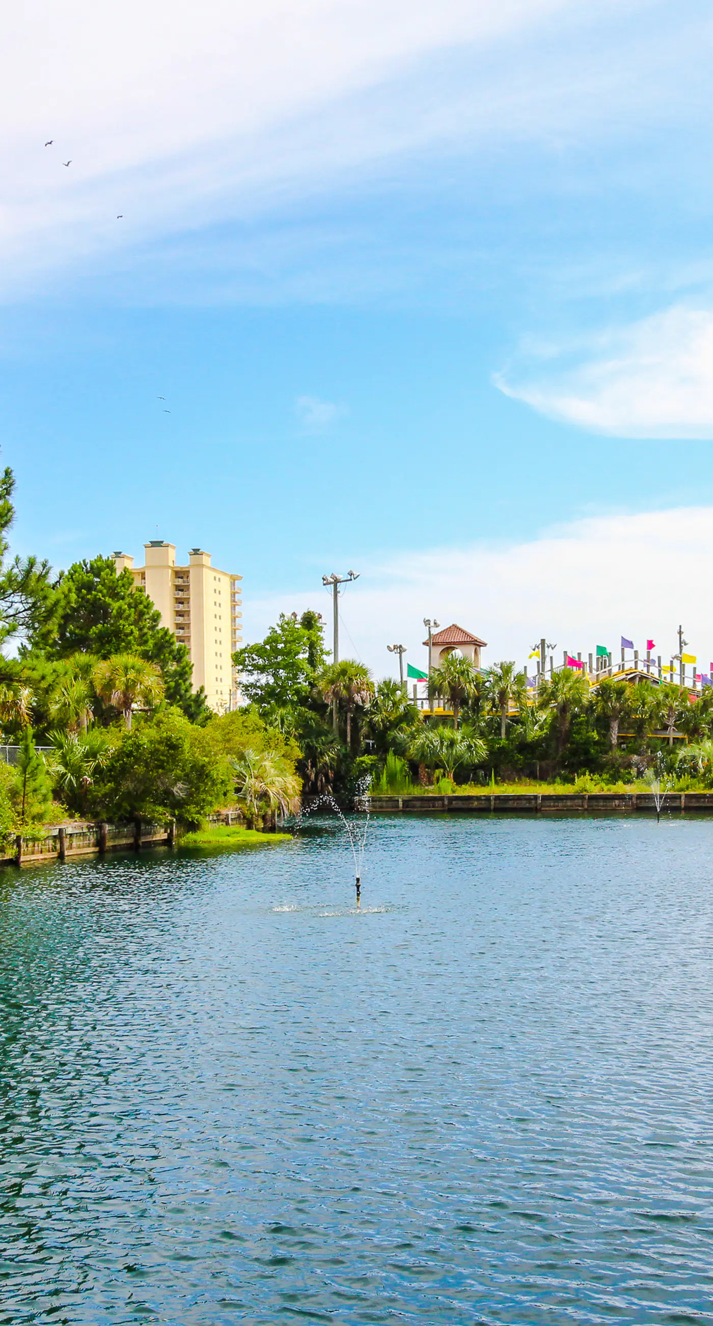 Water-view studio with pool, central AC, tennis & sauna