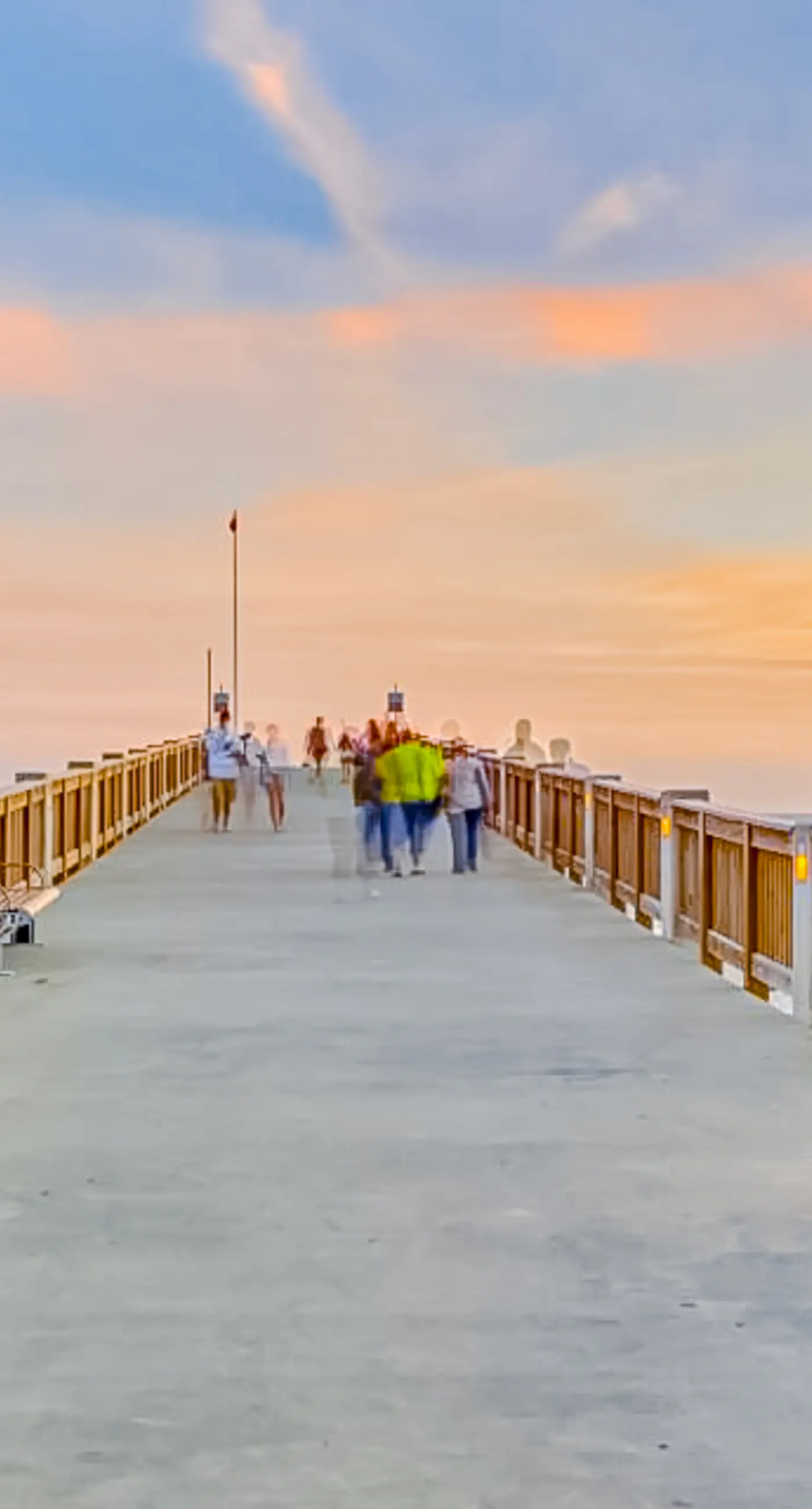 Water-view studio with pool, central AC, tennis & sauna