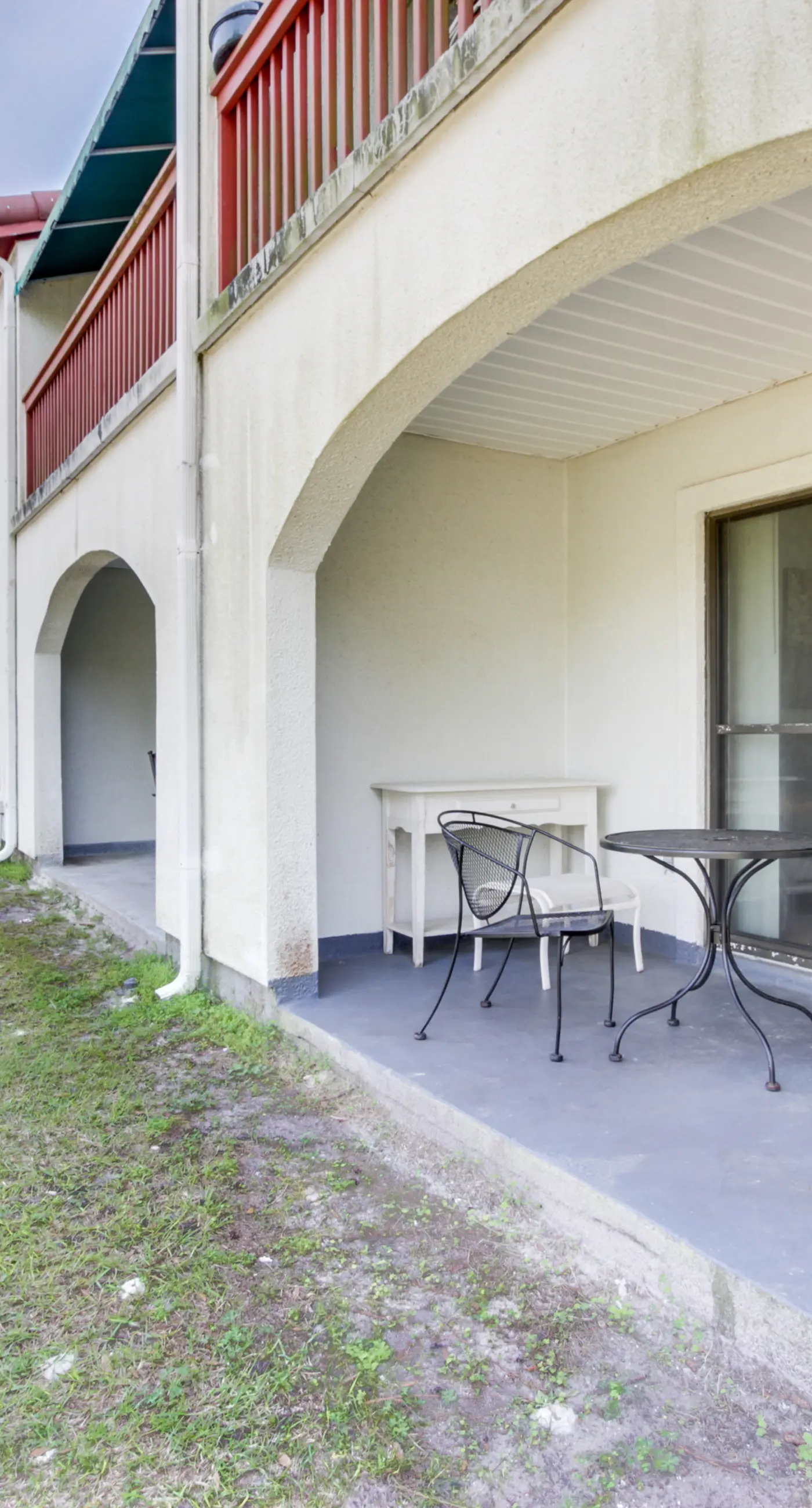 Condo close to the beach with pools, dock & tennis - snowbird-friendly