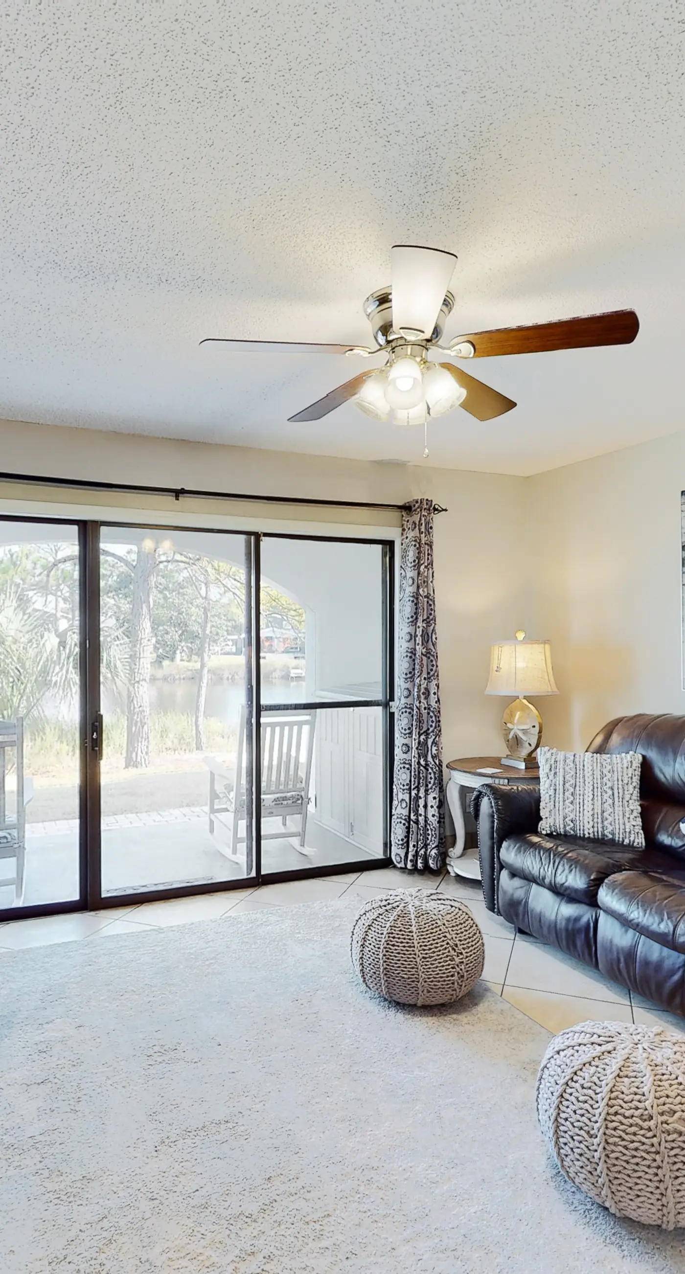 Condo close to the beach with pools, dock & tennis - snowbird-friendly