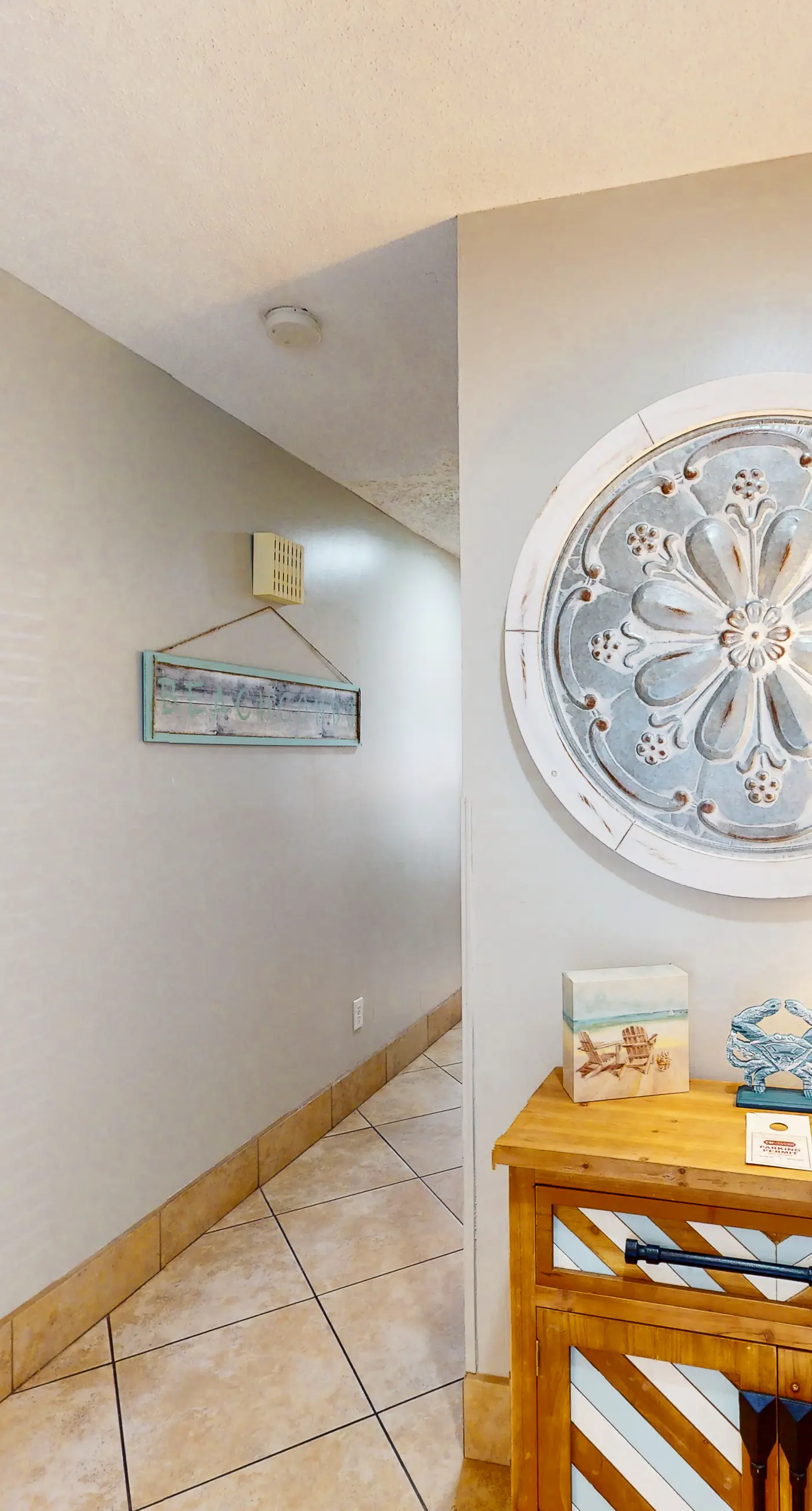 Condo close to the beach with pools, dock & tennis - snowbird-friendly
