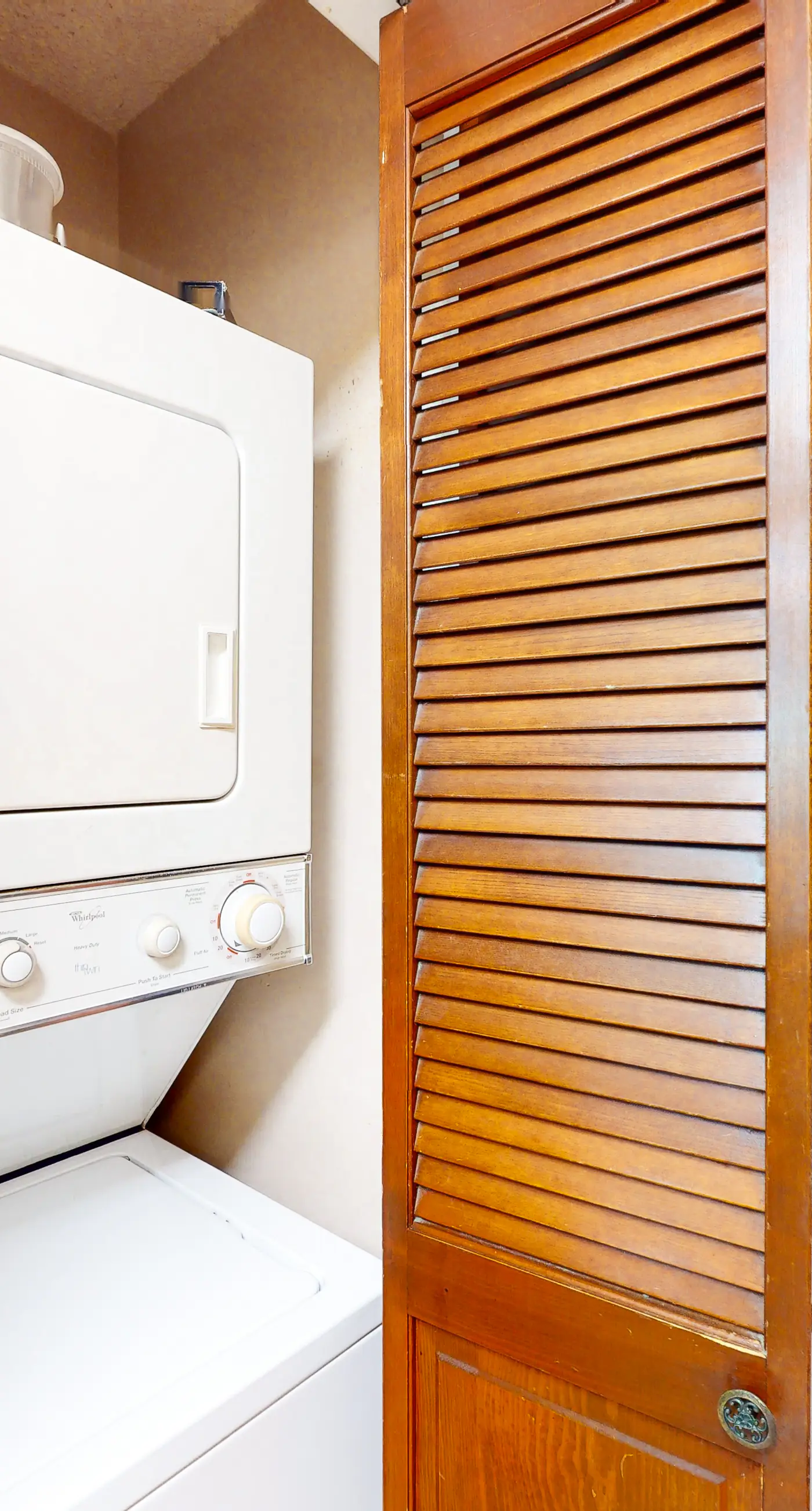 Condo close to the beach with pools, dock & tennis - snowbird-friendly