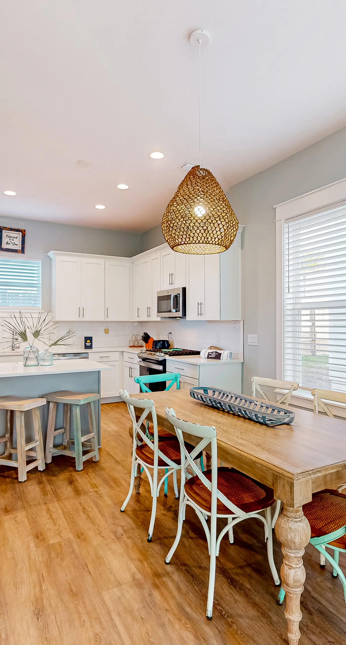 Dog-friendly home on Signal Hill Golf Course with balcony - close to the beach