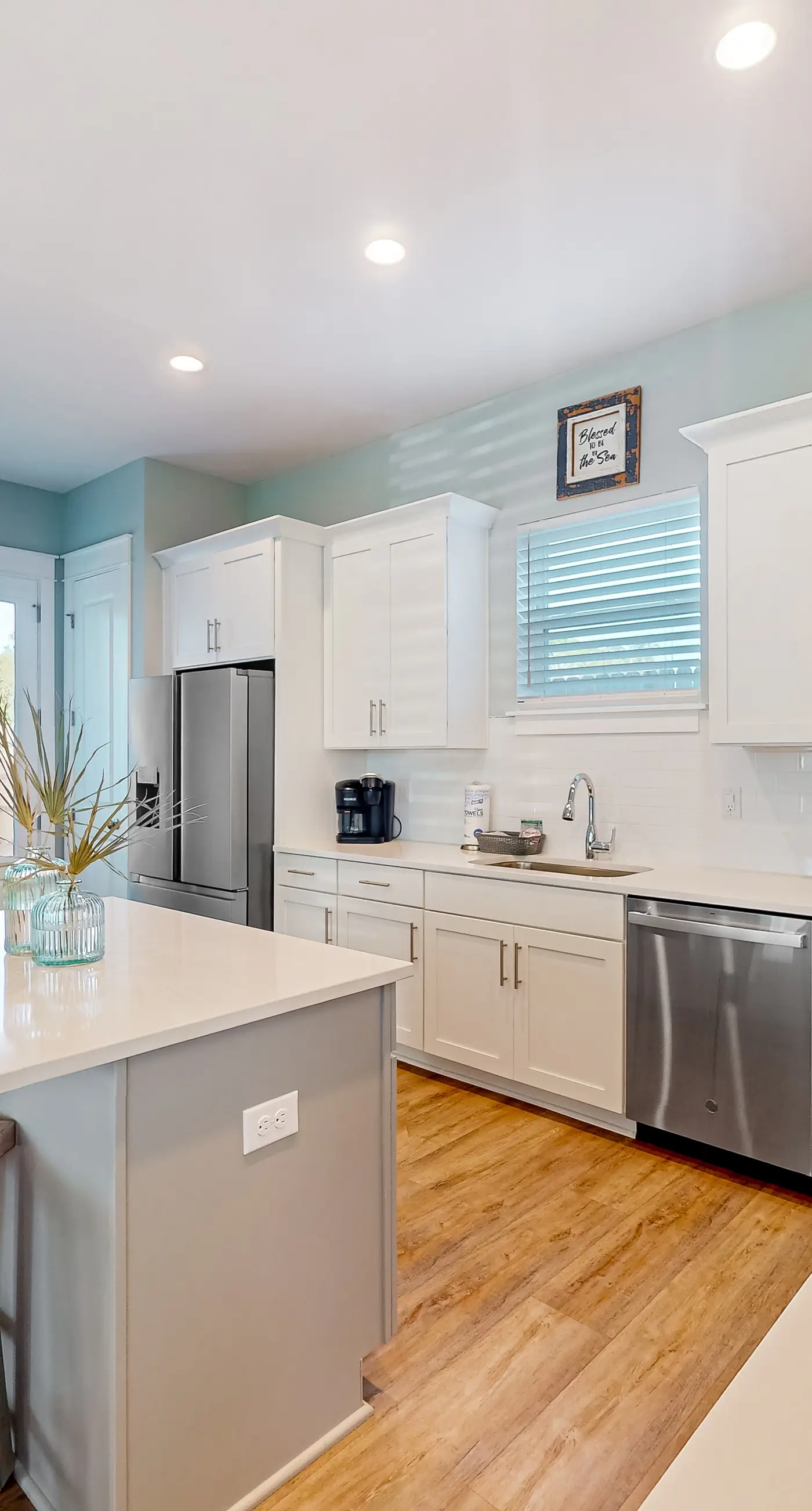 Dog-friendly home on Signal Hill Golf Course with balcony - close to the beach