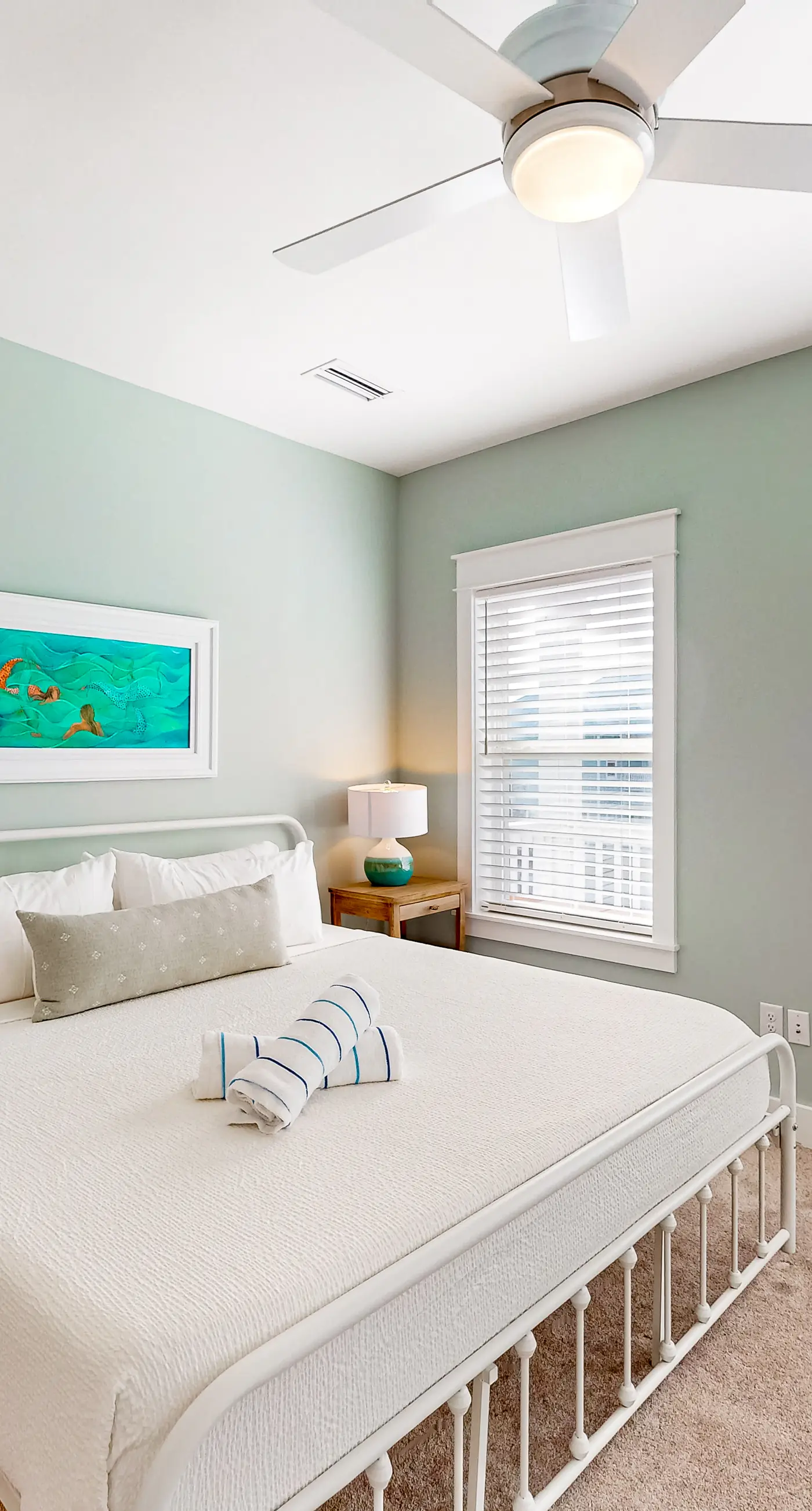 Dog-friendly home on Signal Hill Golf Course with balcony - close to the beach