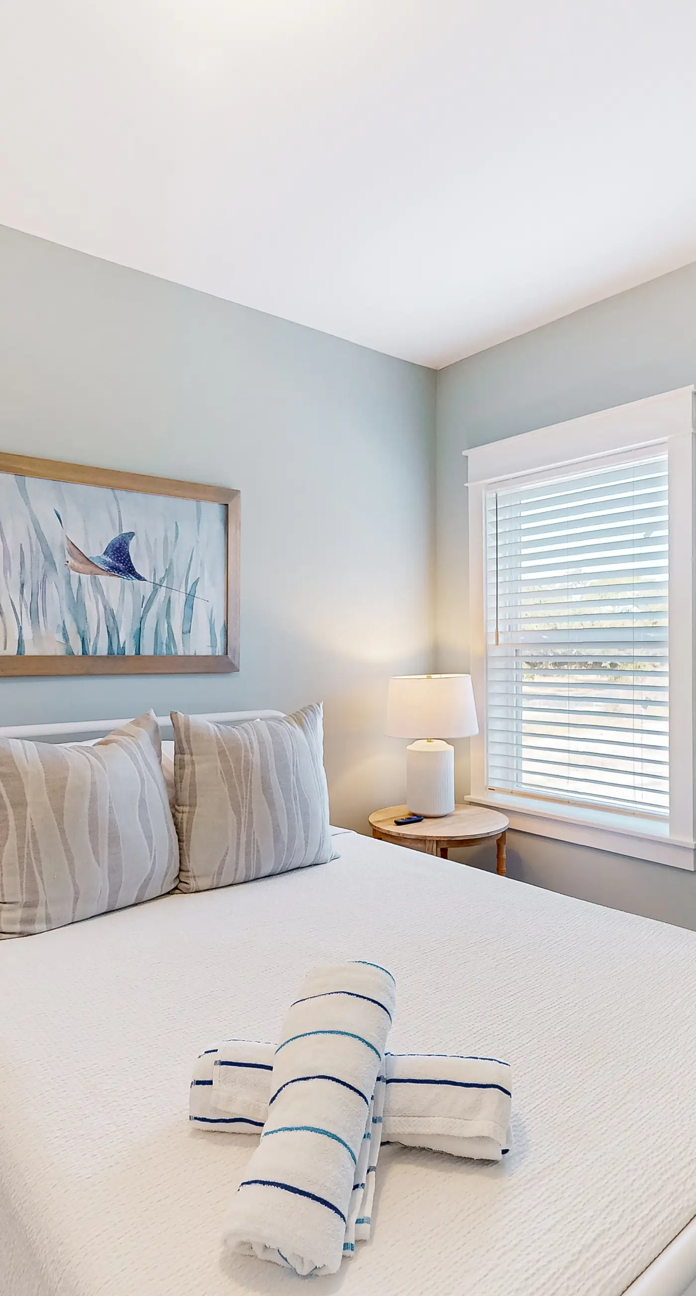 Dog-friendly home on Signal Hill Golf Course with balcony - close to the beach