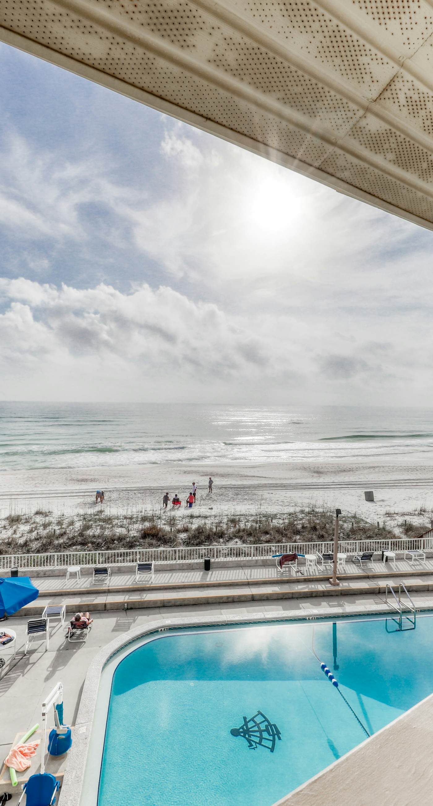 Amazing beachfront condo w/ shared pool & hot tub + easy beach access