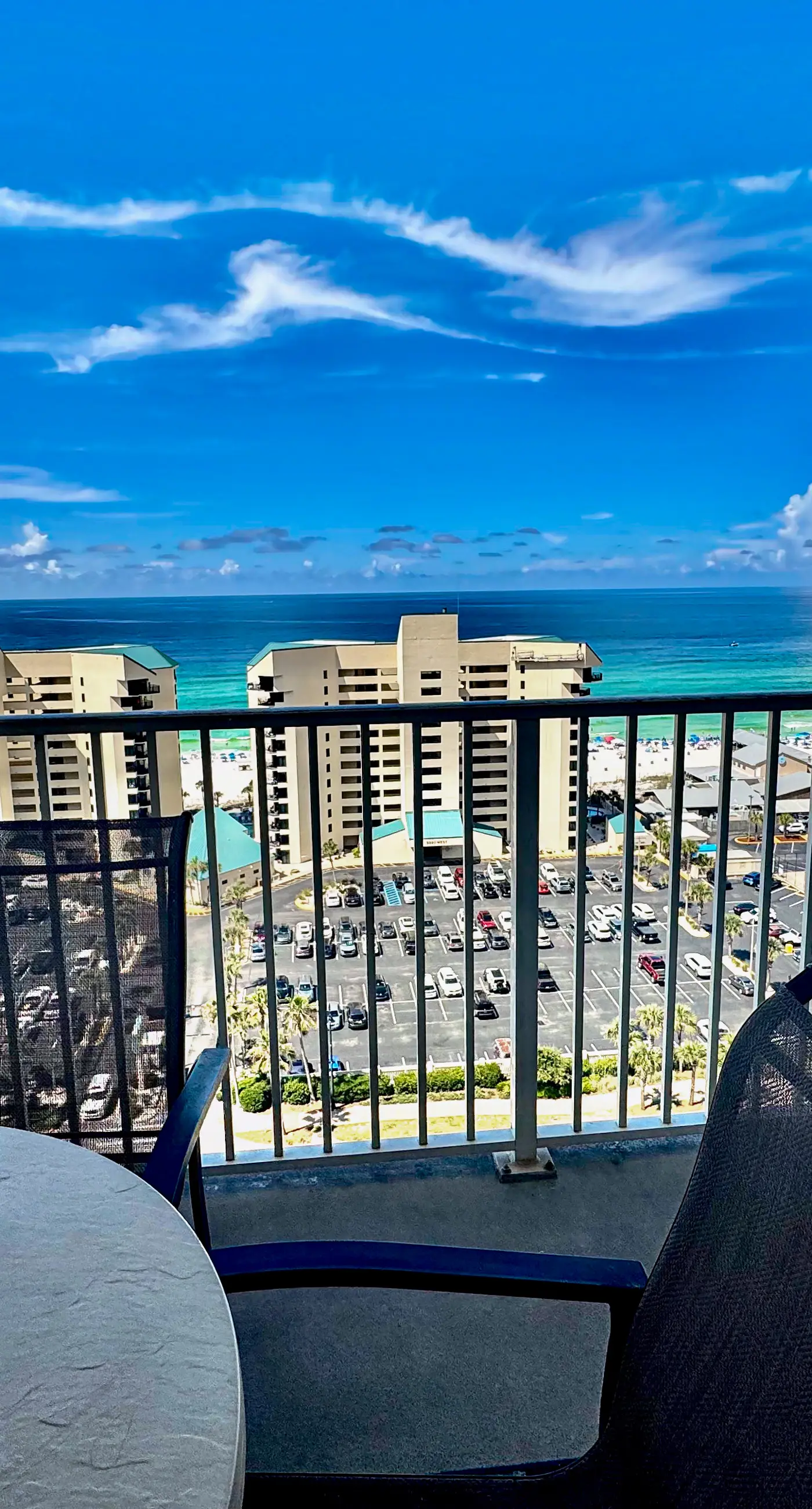 14th-floor condo w/private balcony, water views, outdoor pool, hot tub, gym