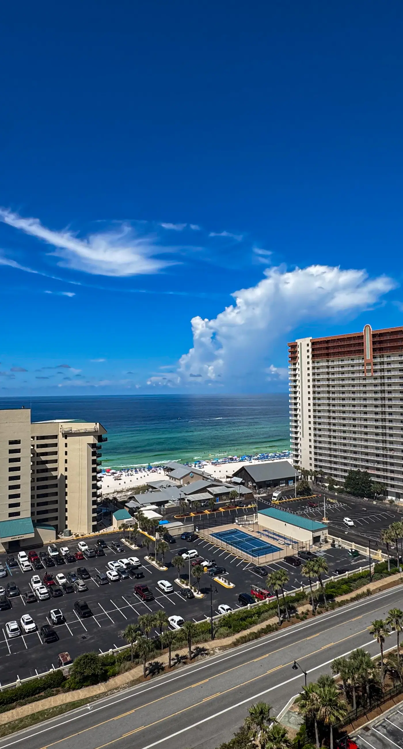 14th-floor condo w/private balcony, water views, outdoor pool, hot tub, gym