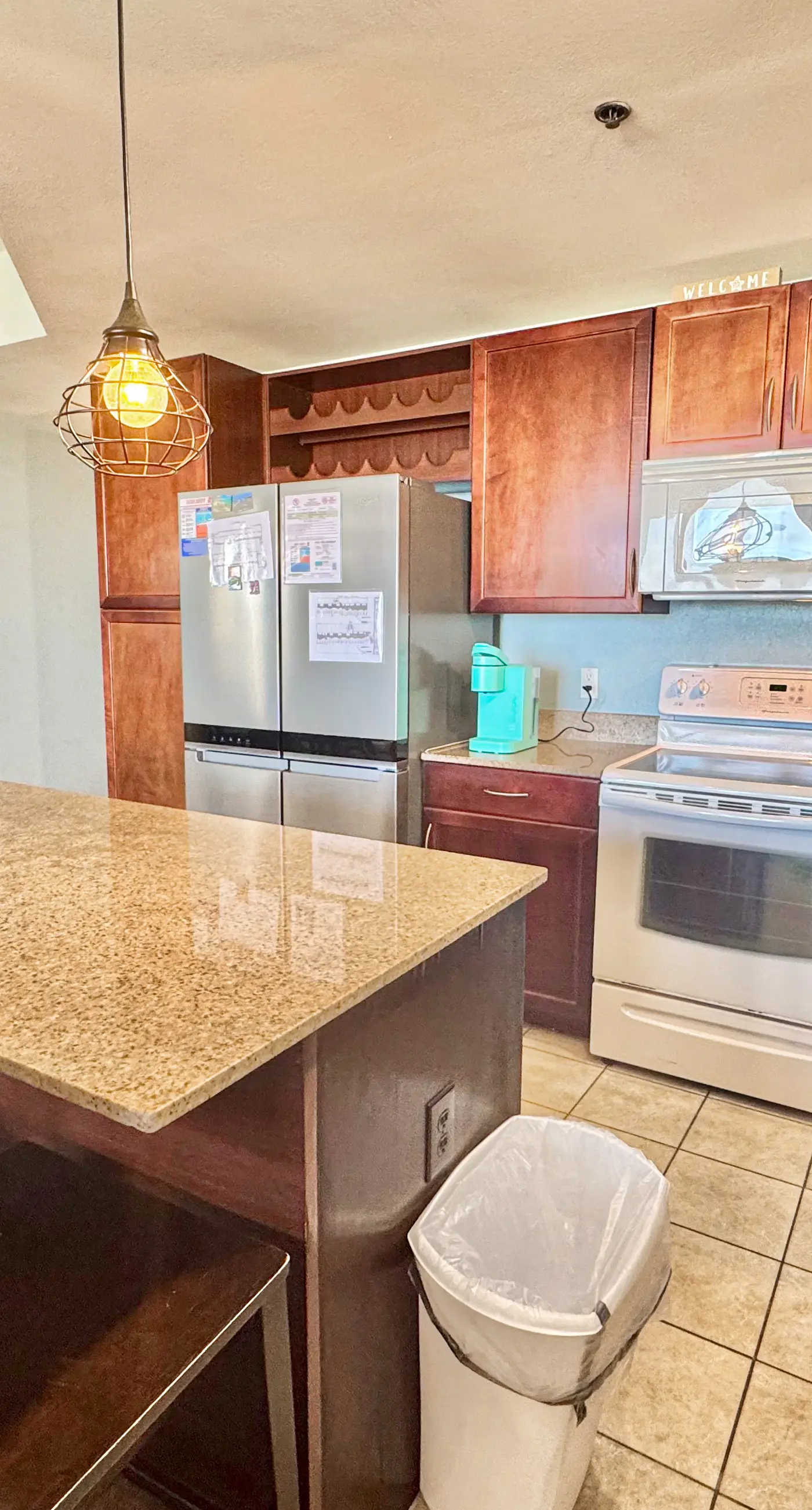 14th-floor condo w/private balcony, water views, outdoor pool, hot tub, gym