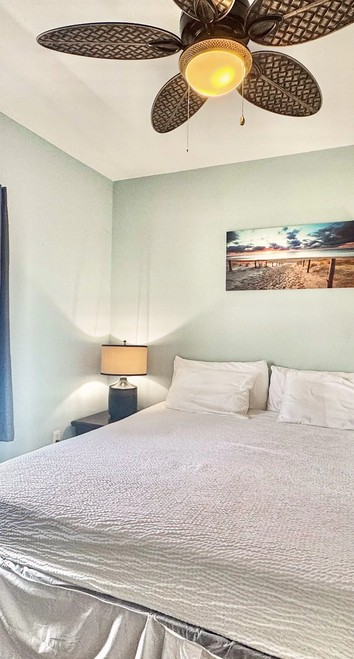 14th-floor condo w/private balcony, water views, outdoor pool, hot tub, gym