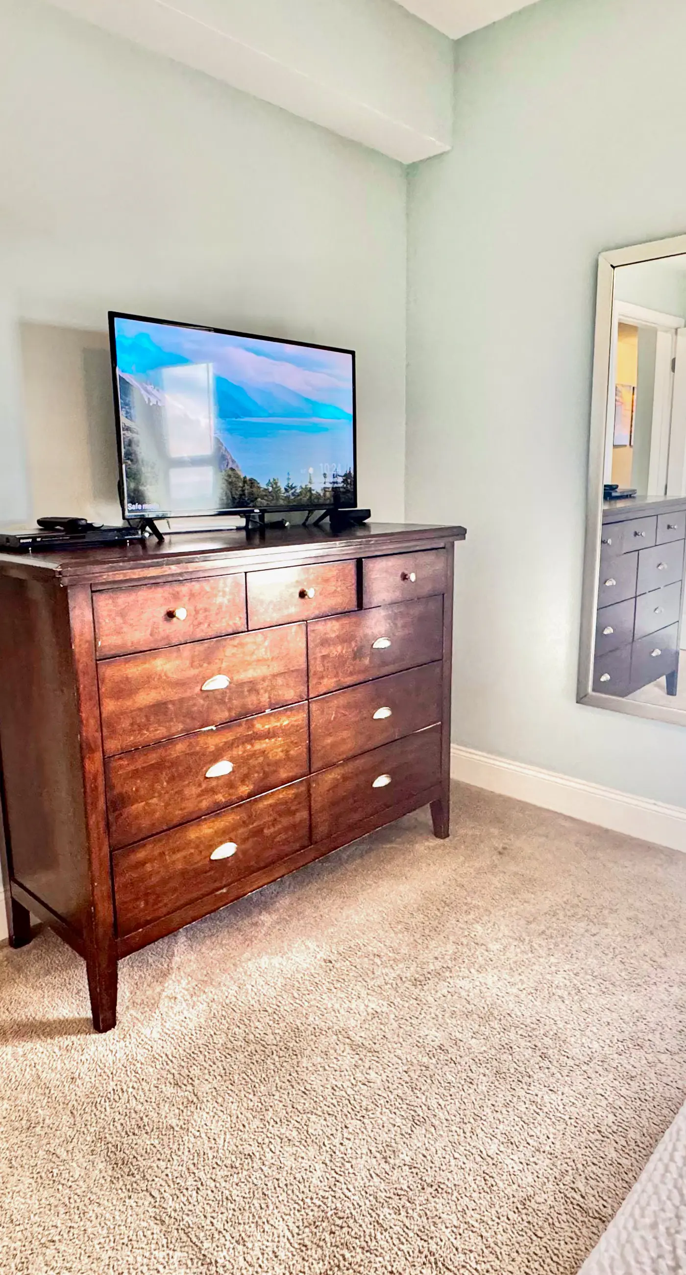14th-floor condo w/private balcony, water views, outdoor pool, hot tub, gym
