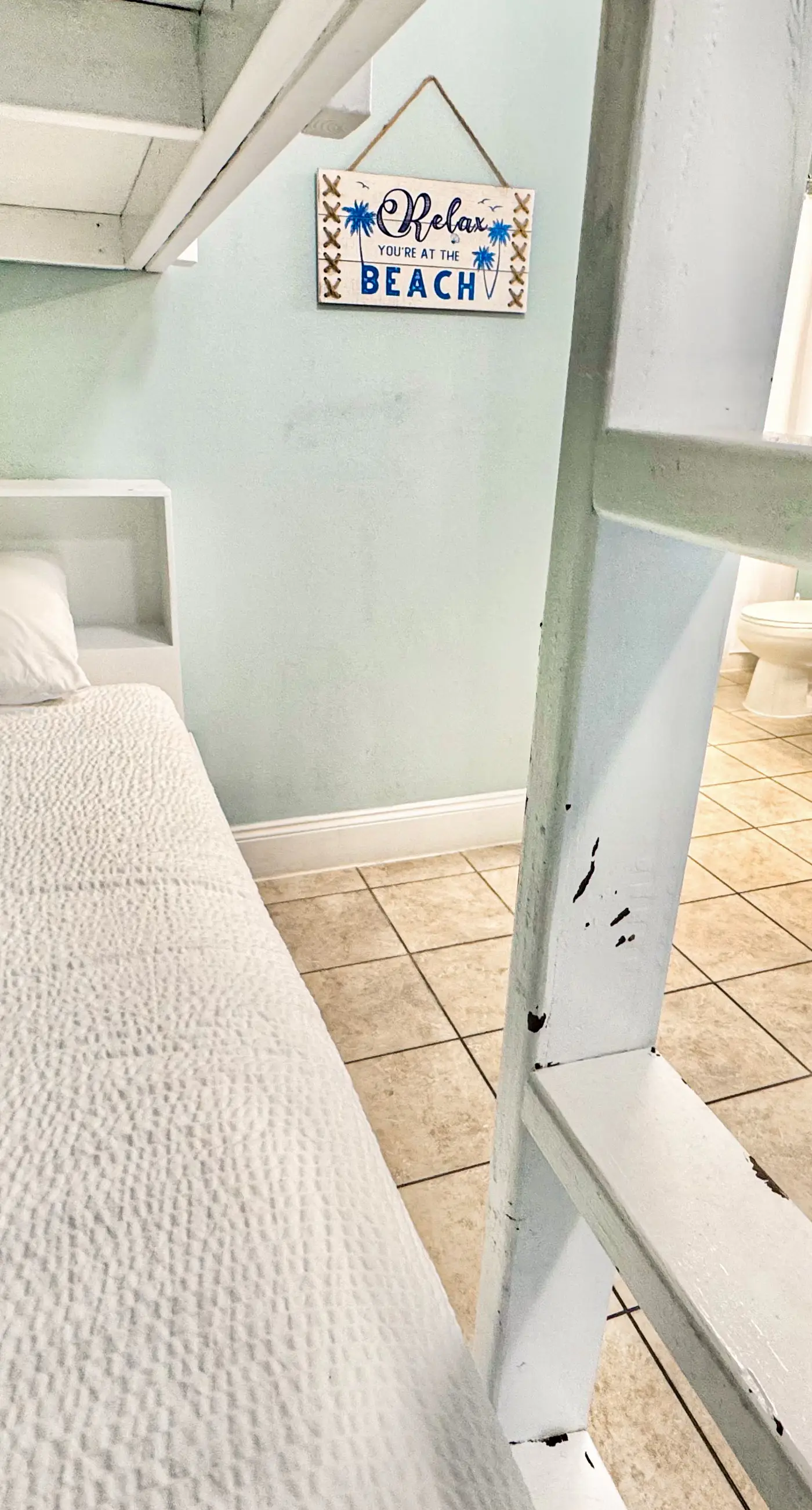 14th-floor condo w/private balcony, water views, outdoor pool, hot tub, gym