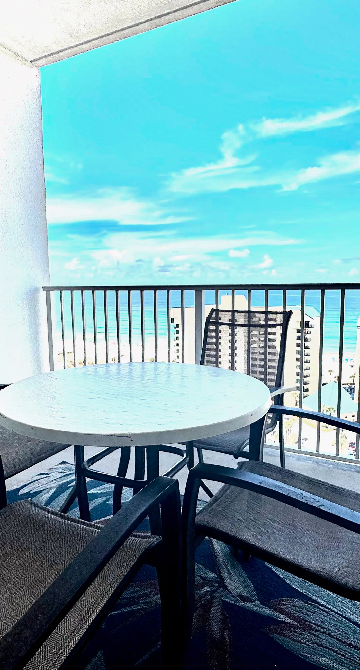 14th-floor condo w/private balcony, water views, outdoor pool, hot tub, gym
