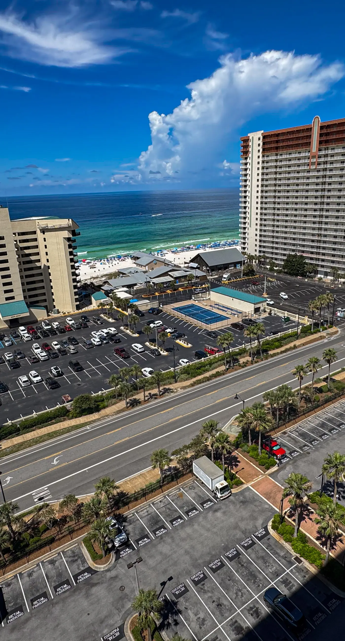 14th-floor condo w/private balcony, water views, outdoor pool, hot tub, gym