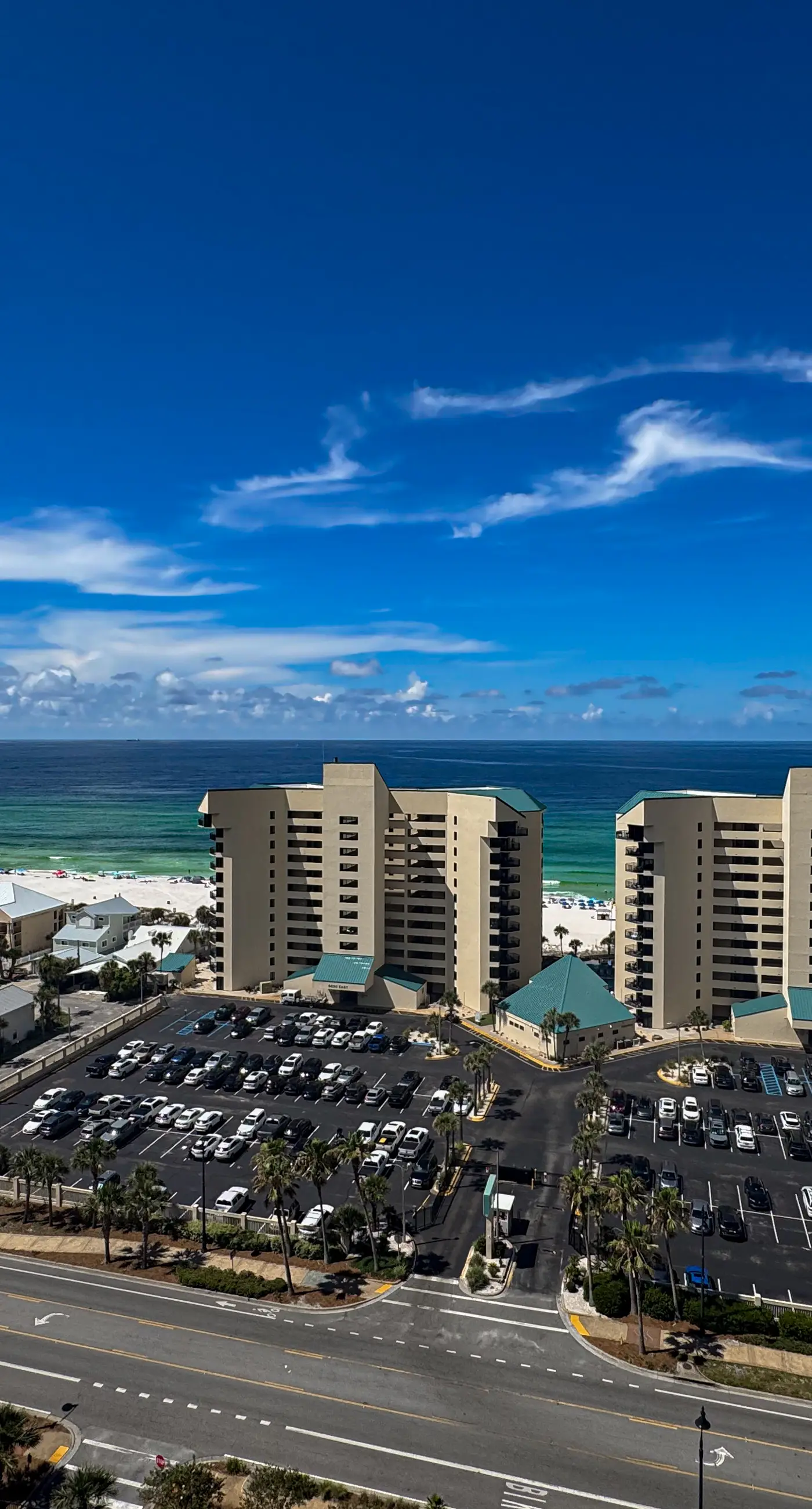 14th-floor condo w/private balcony, water views, outdoor pool, hot tub, gym