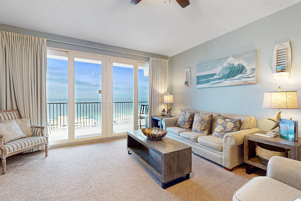 Beachfront 18th-floor condo with hot tub, heated pool, balcony, gym, W/D, AC