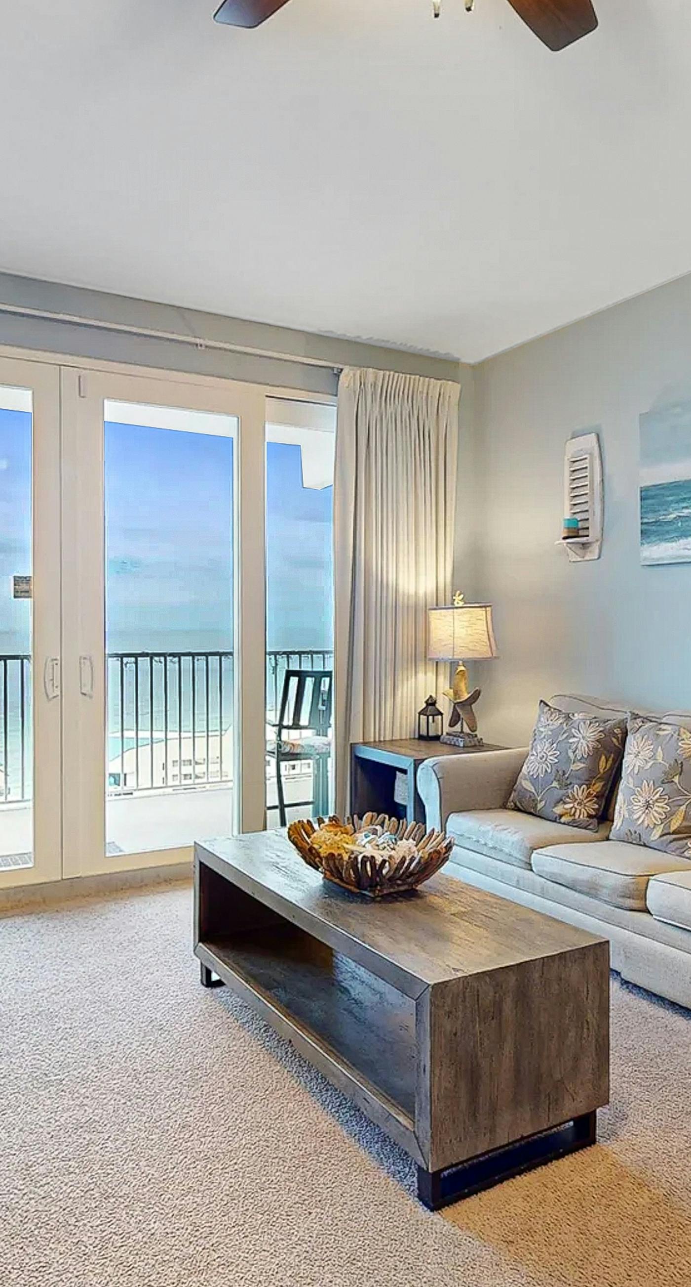 Beachfront 18th-floor condo with hot tub, heated pool, balcony, gym, W/D, AC