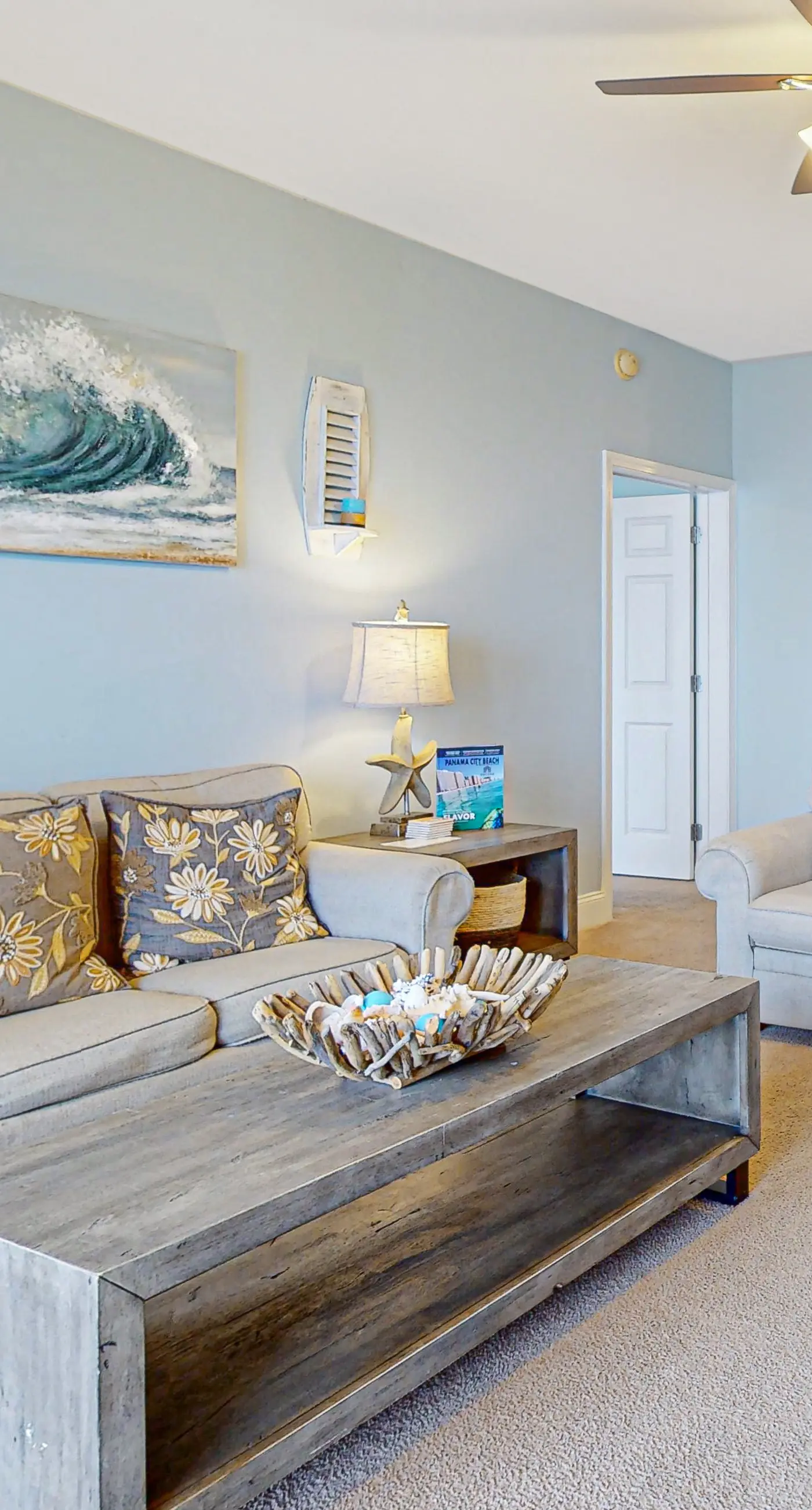 Beachfront 18th-floor condo with hot tub, heated pool, balcony, gym, W/D, AC