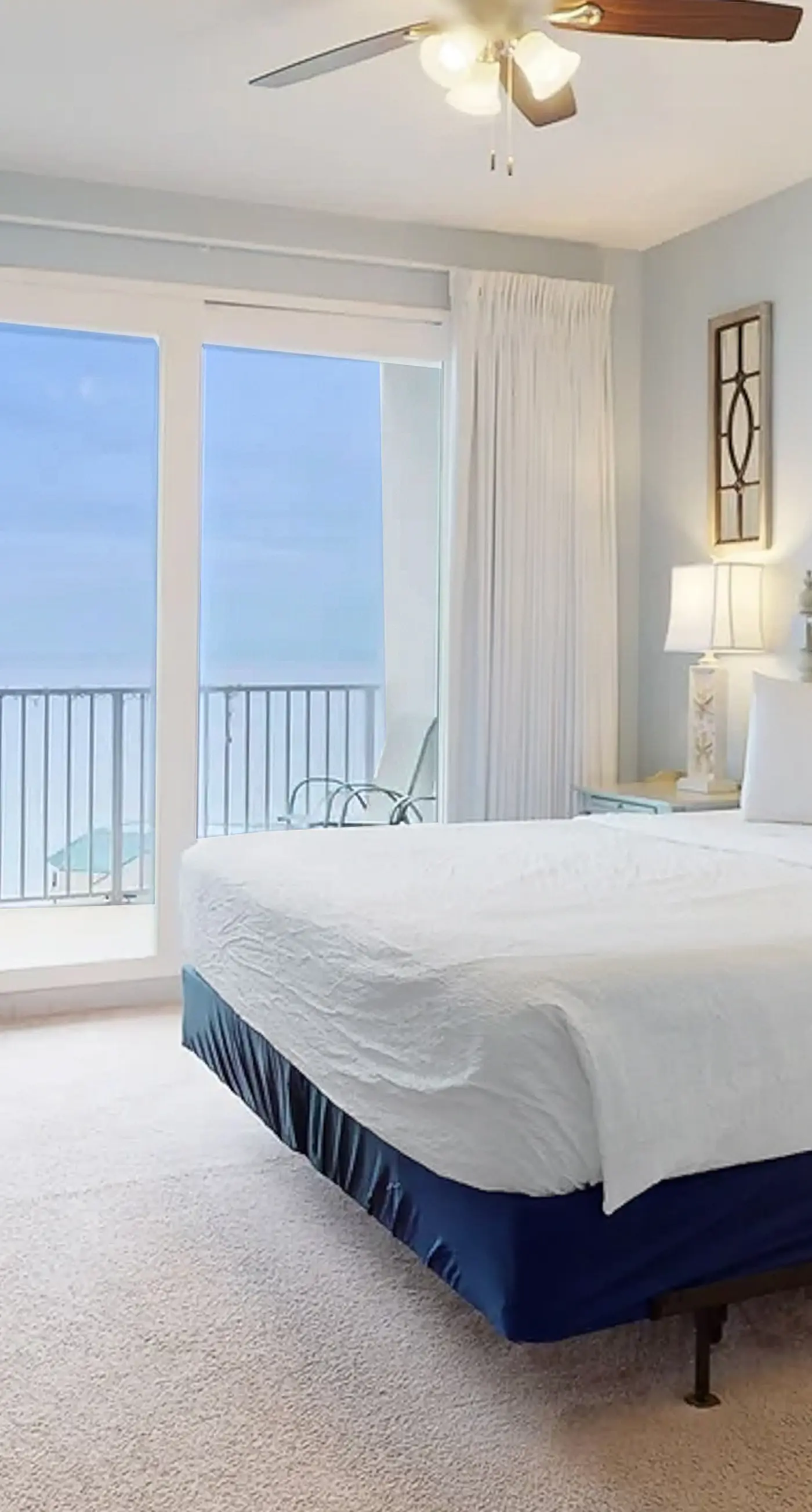 Beachfront 18th-floor condo with hot tub, heated pool, balcony, gym, W/D, AC