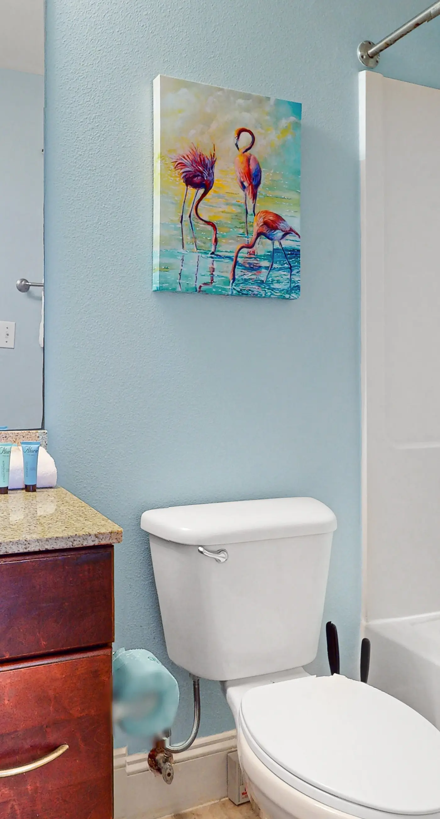 Beachfront 18th-floor condo with hot tub, heated pool, balcony, gym, W/D, AC