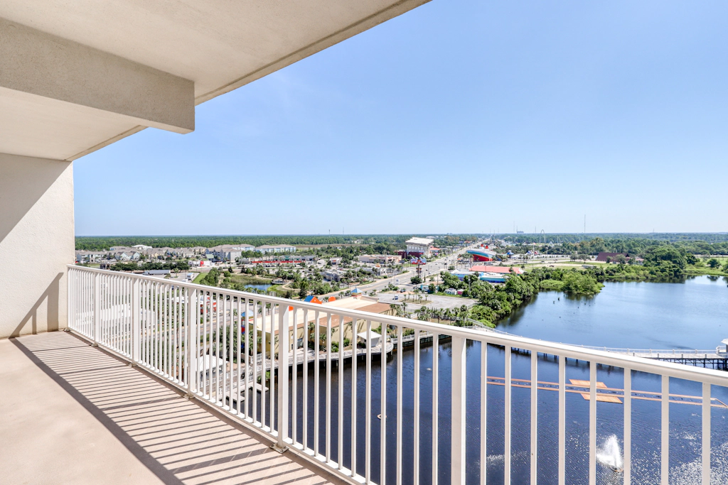 Resort condo w/ five shared pools, a hot tub, beach access, & on-site dining