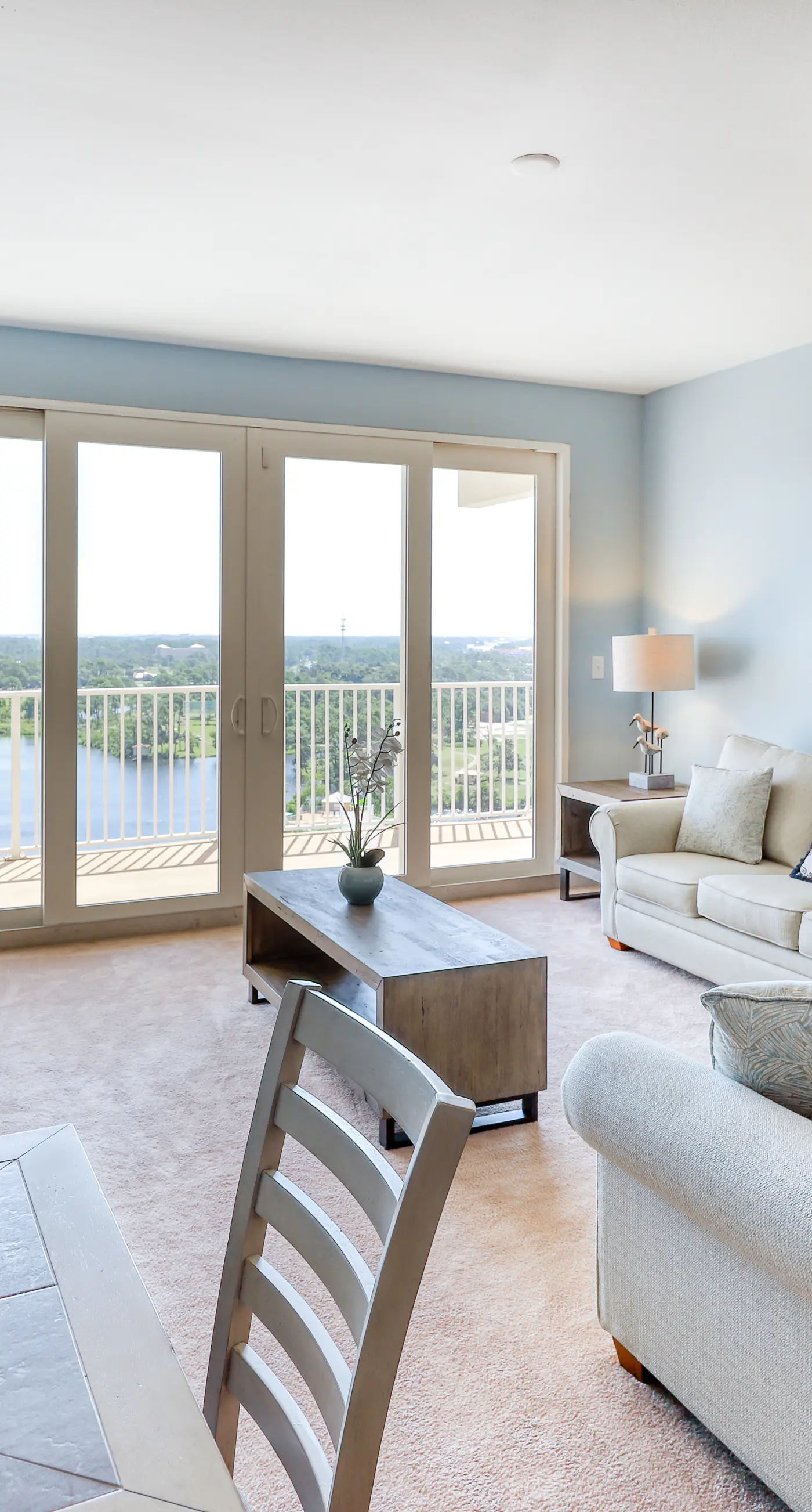 Resort condo w/ five shared pools, a hot tub, beach access, & on-site dining