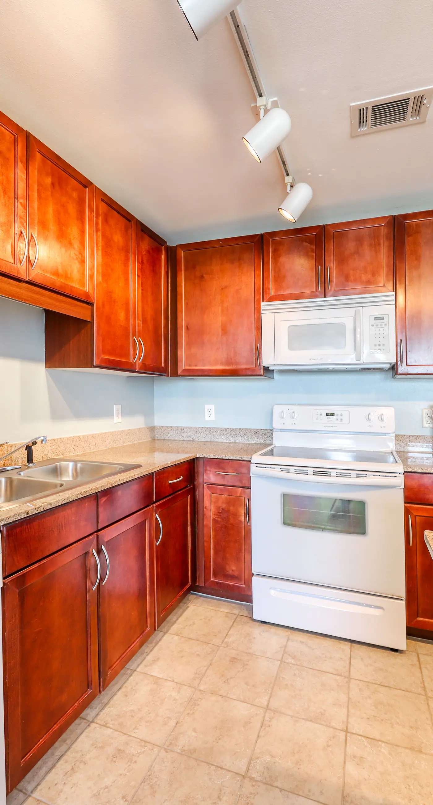 Resort condo w/ five shared pools, a hot tub, beach access, & on-site dining