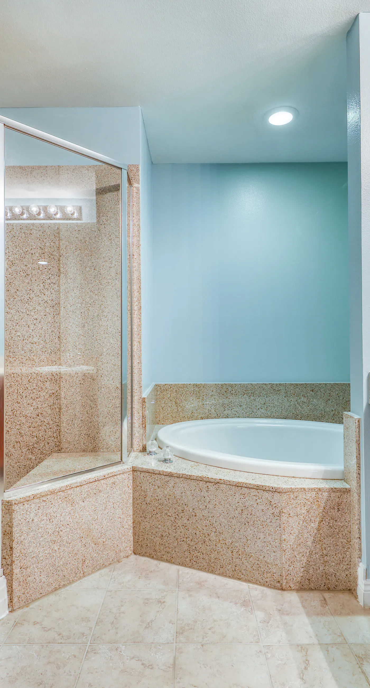 Resort condo w/ five shared pools, a hot tub, beach access, & on-site dining